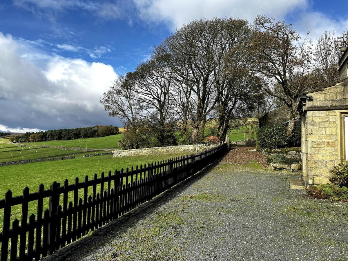 The Bronte Moor Retreat - 3 Bed, Pet Friendly Cottage - Stunning Views - Hot Tub