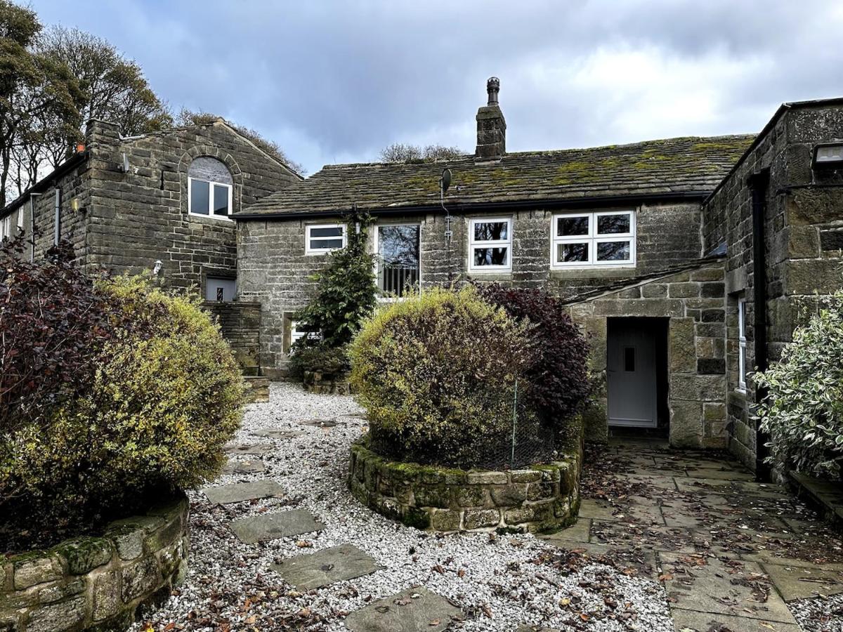 The Bronte Moor Retreat - 3 Bed, Pet Friendly Cottage - Stunning Views - Hot Tub