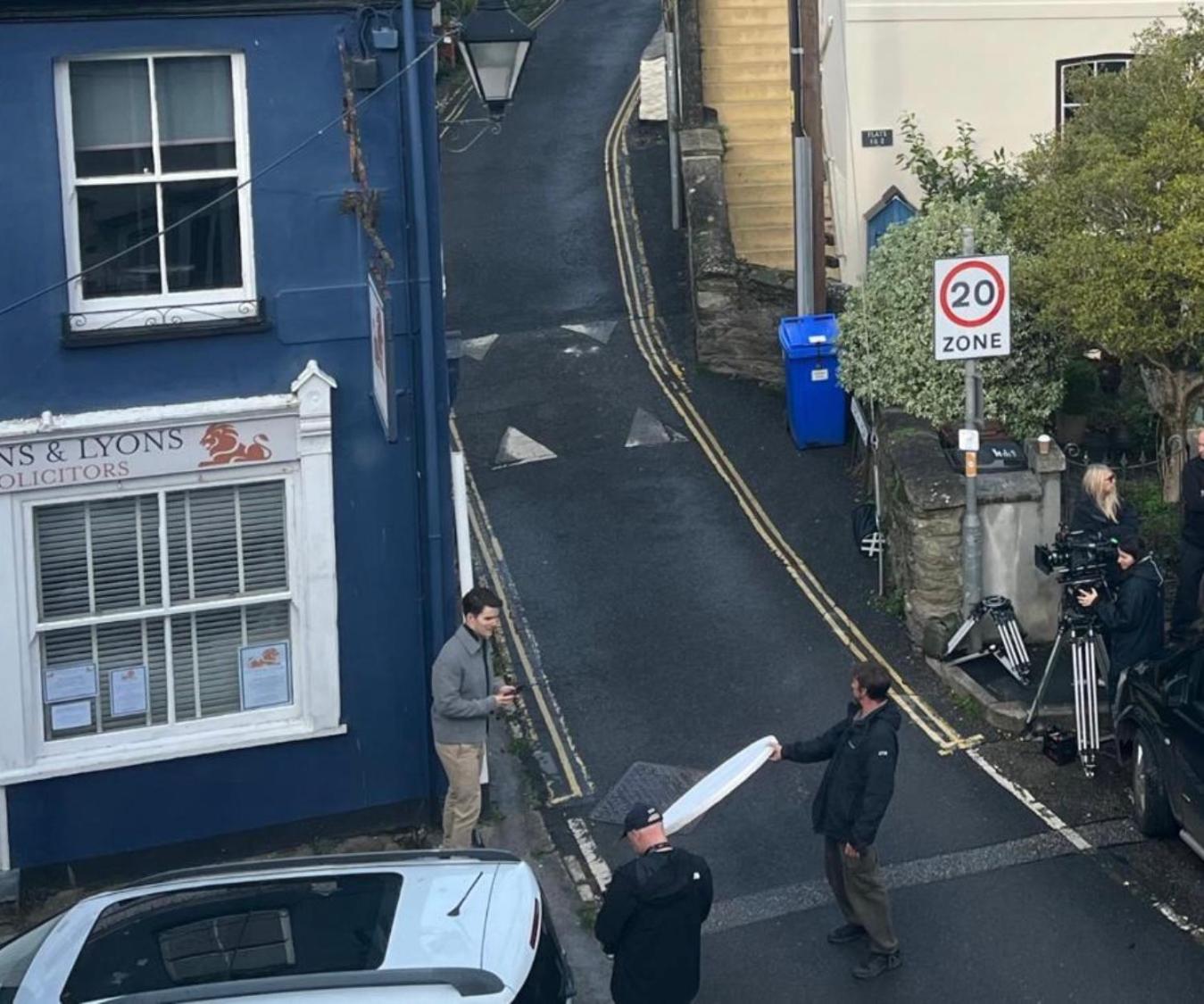 On Season 4 of BBC 1s BEYOND PARADISE - Prospect House is TWO PRIVATE APARTMENTS in this 17th CENTURY COTTAGE - Apartment 2 has a KIDS CABIN BUNK ROOM - Book both apartments for ONE LARGE HOUSE with Connecting Door In Lobby - FREE PUBLIC PARKING OUTSIDE