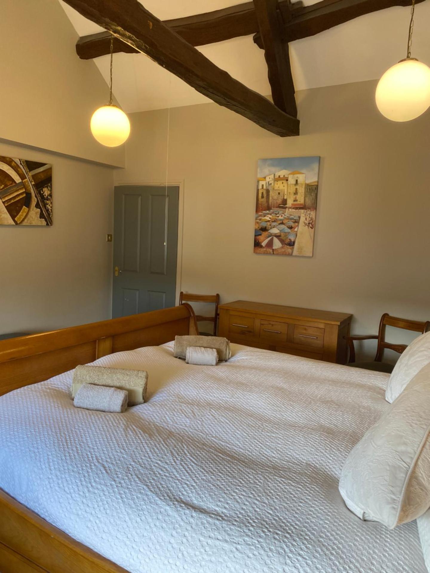 Kezbah 1, 22 the square centre of Dalston village