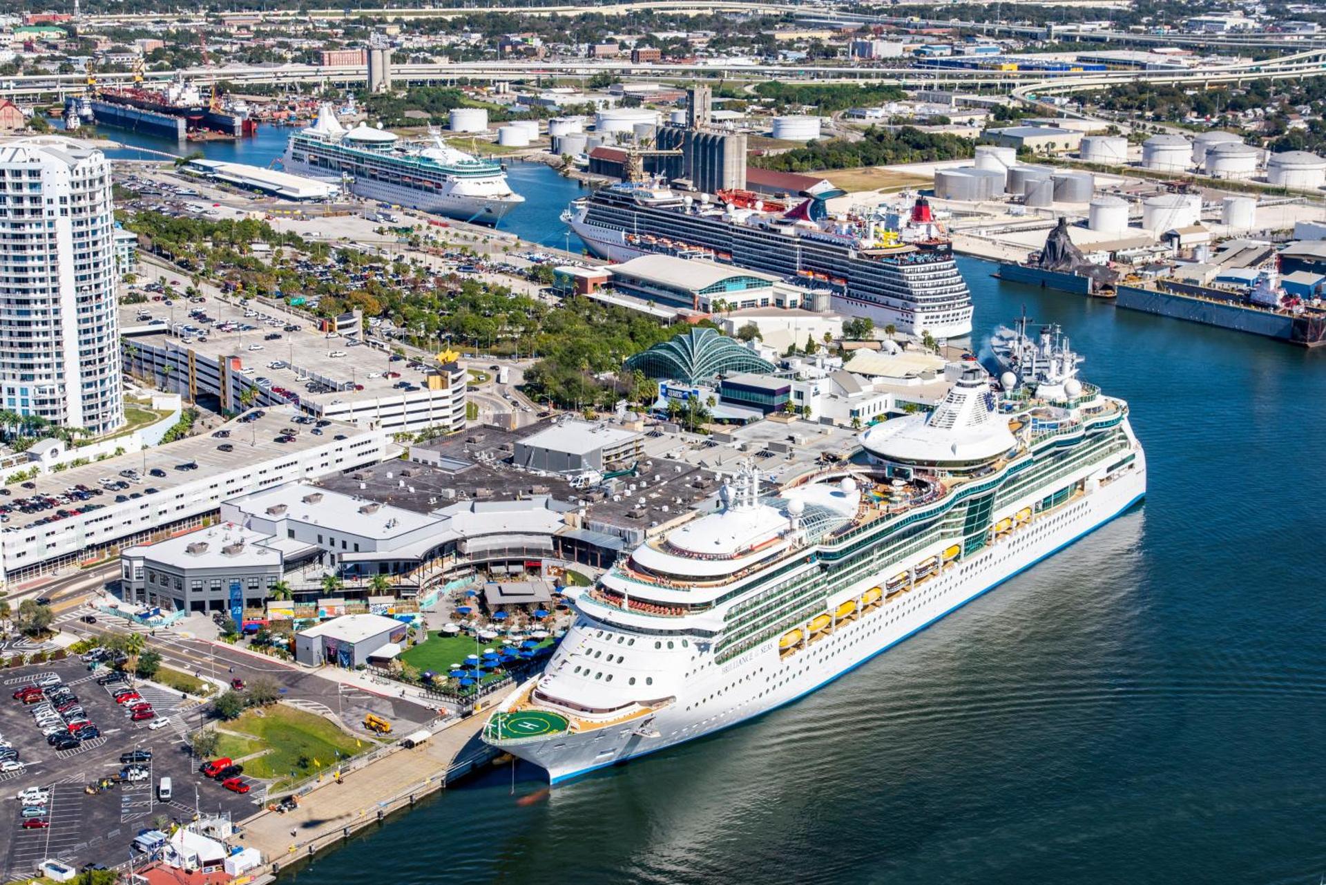 Days Inn & Suites by Wyndham Tampa - Ybor City