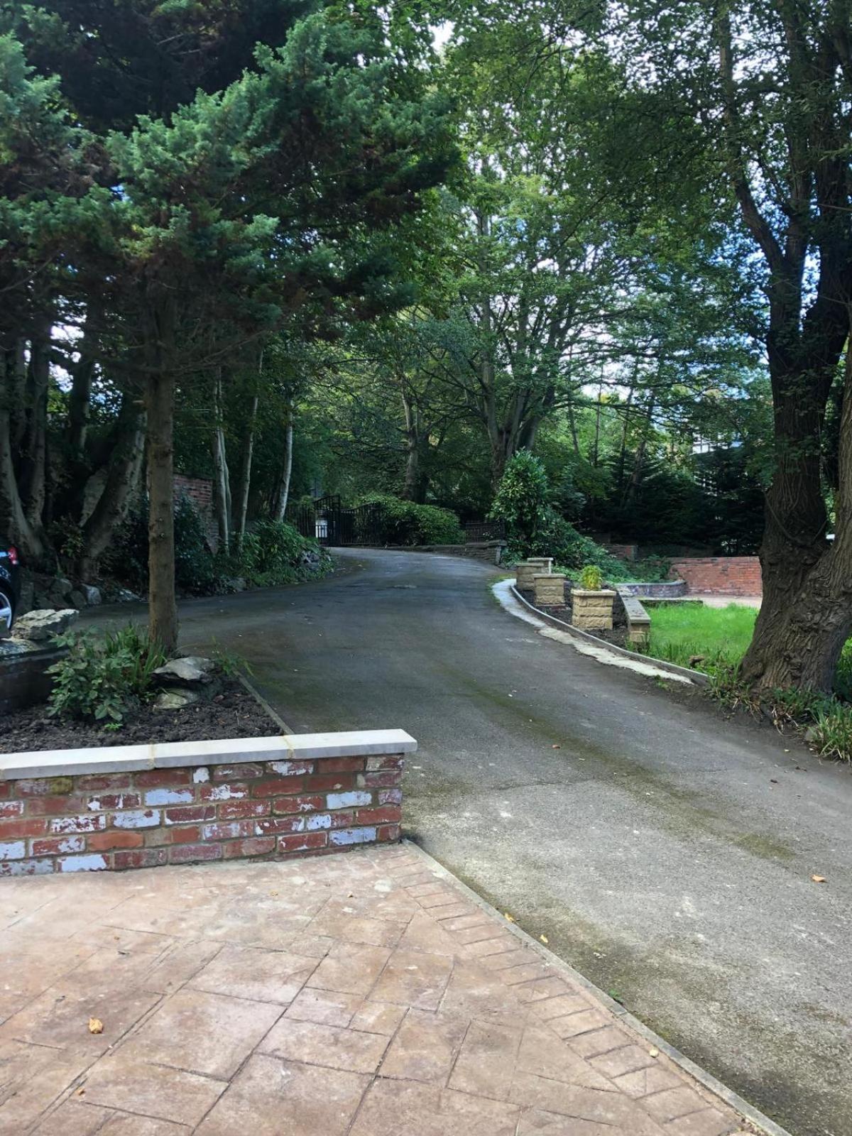 2 Bedroom Scenic Apartment, with Balcony View & Parking