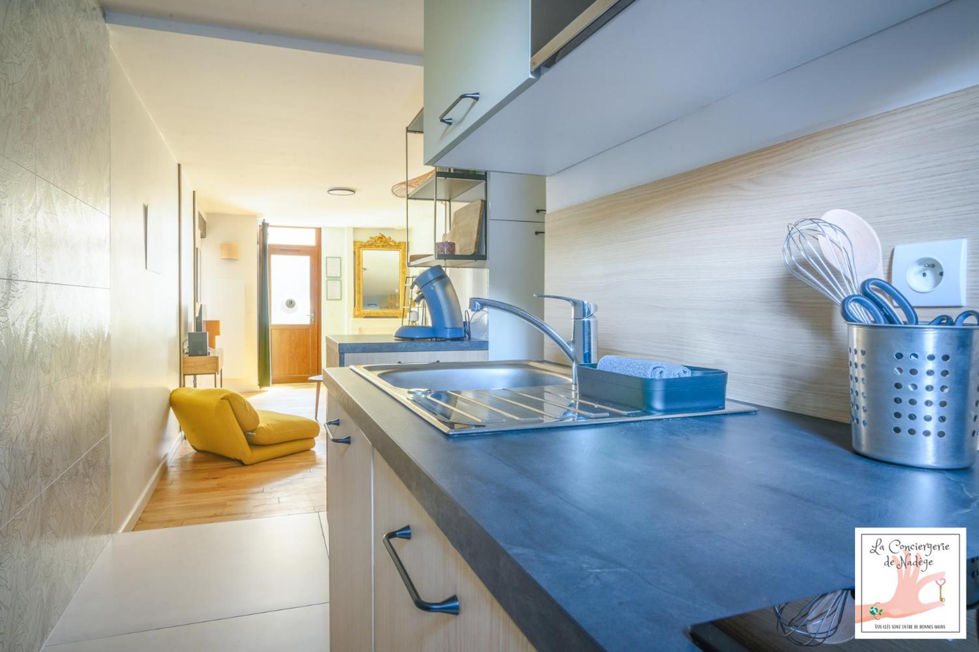 Kitchen or kitchenette