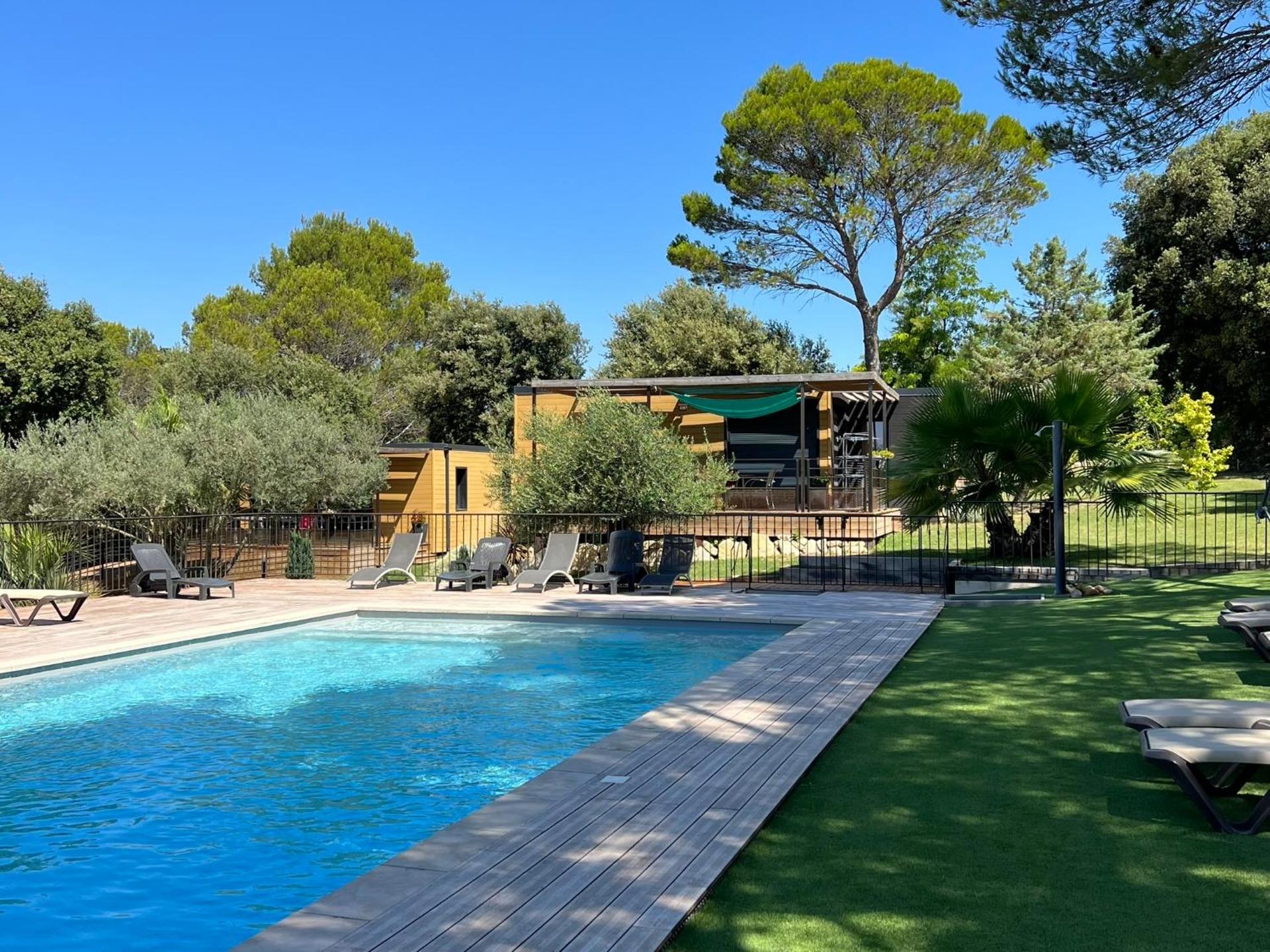 Les Troglodytes du Ventoux