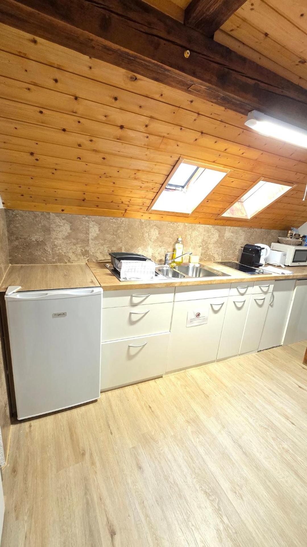 Cozy studio with Roof Terrace for 3