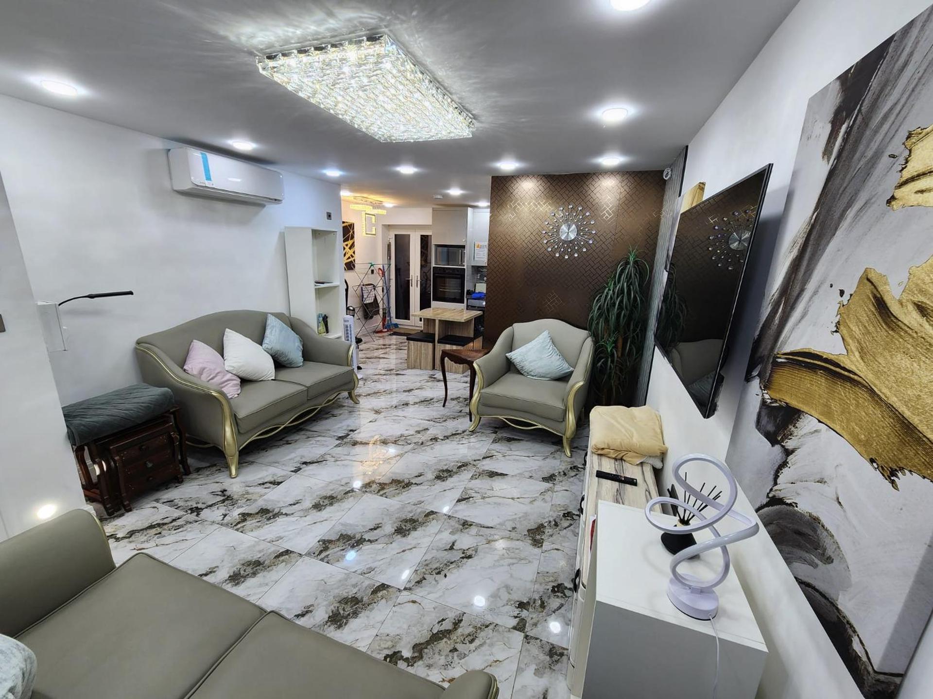 4 Bedroom Excellent Home Large Spacious Layout Detached House Driveway Free Parking