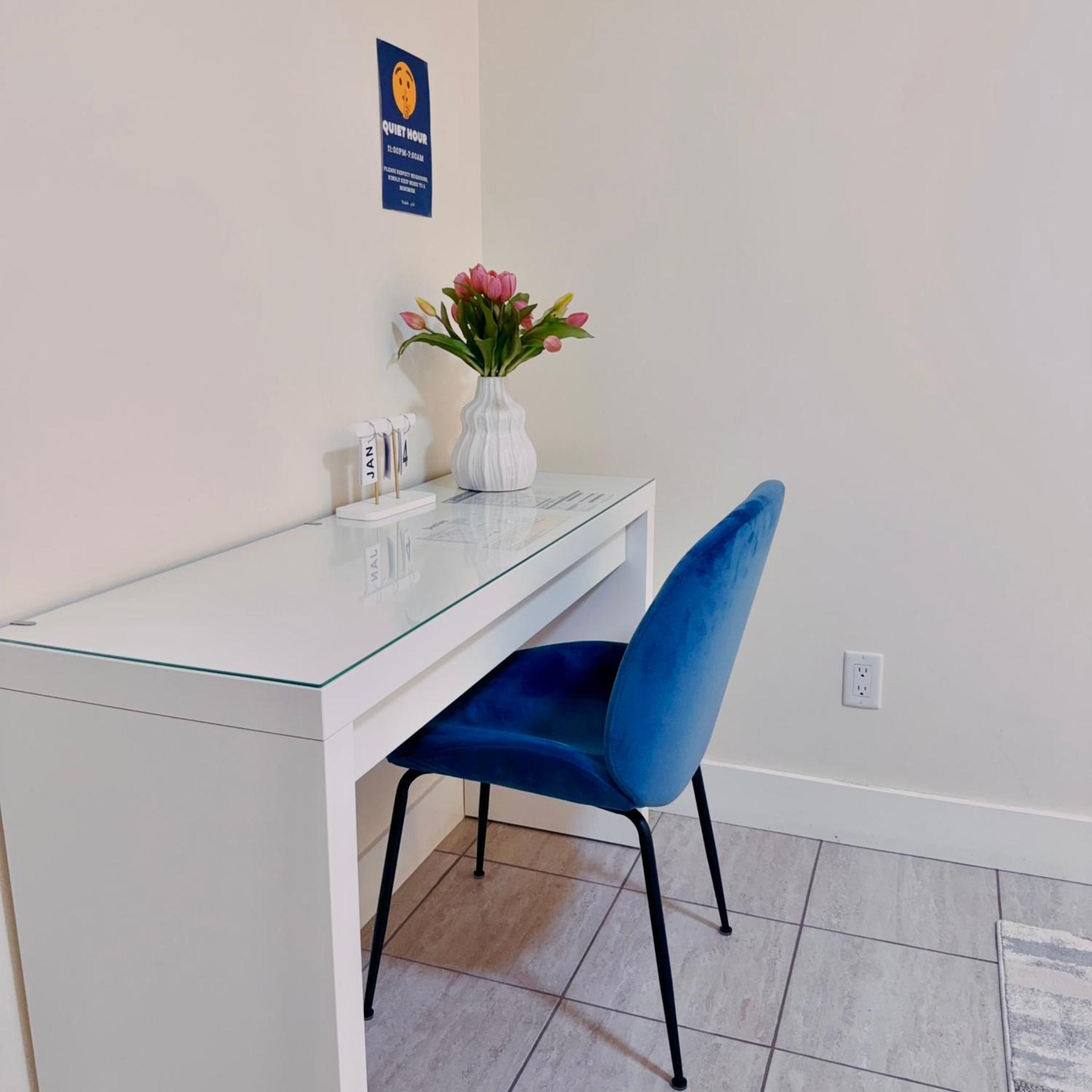 Tina House - Near Skytrain Metrotown