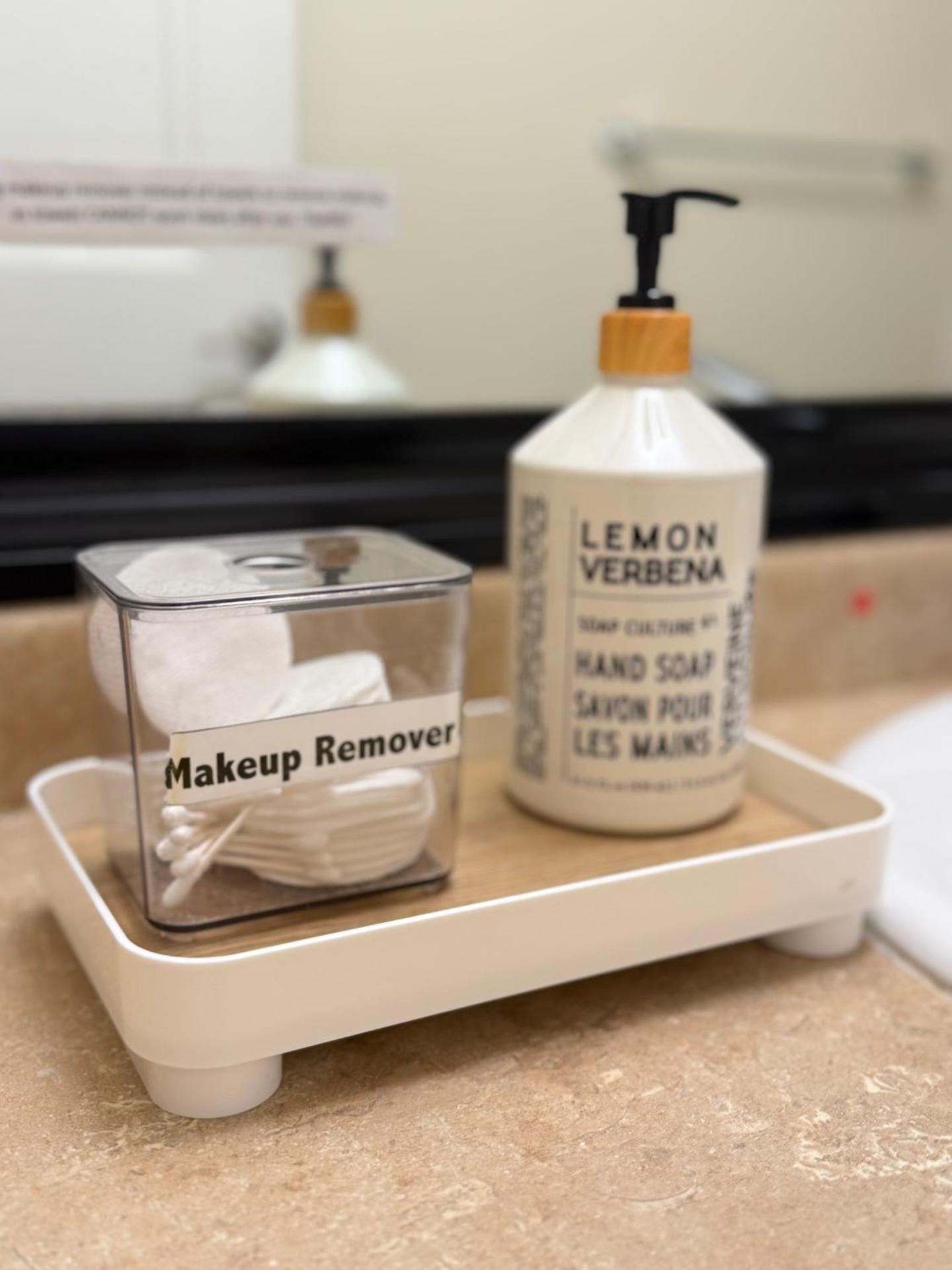 Tina House - Near Skytrain Metrotown