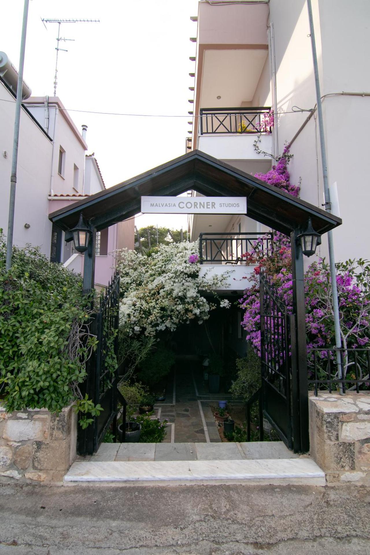 Malvasia Corner Studios - ex Romeo's House