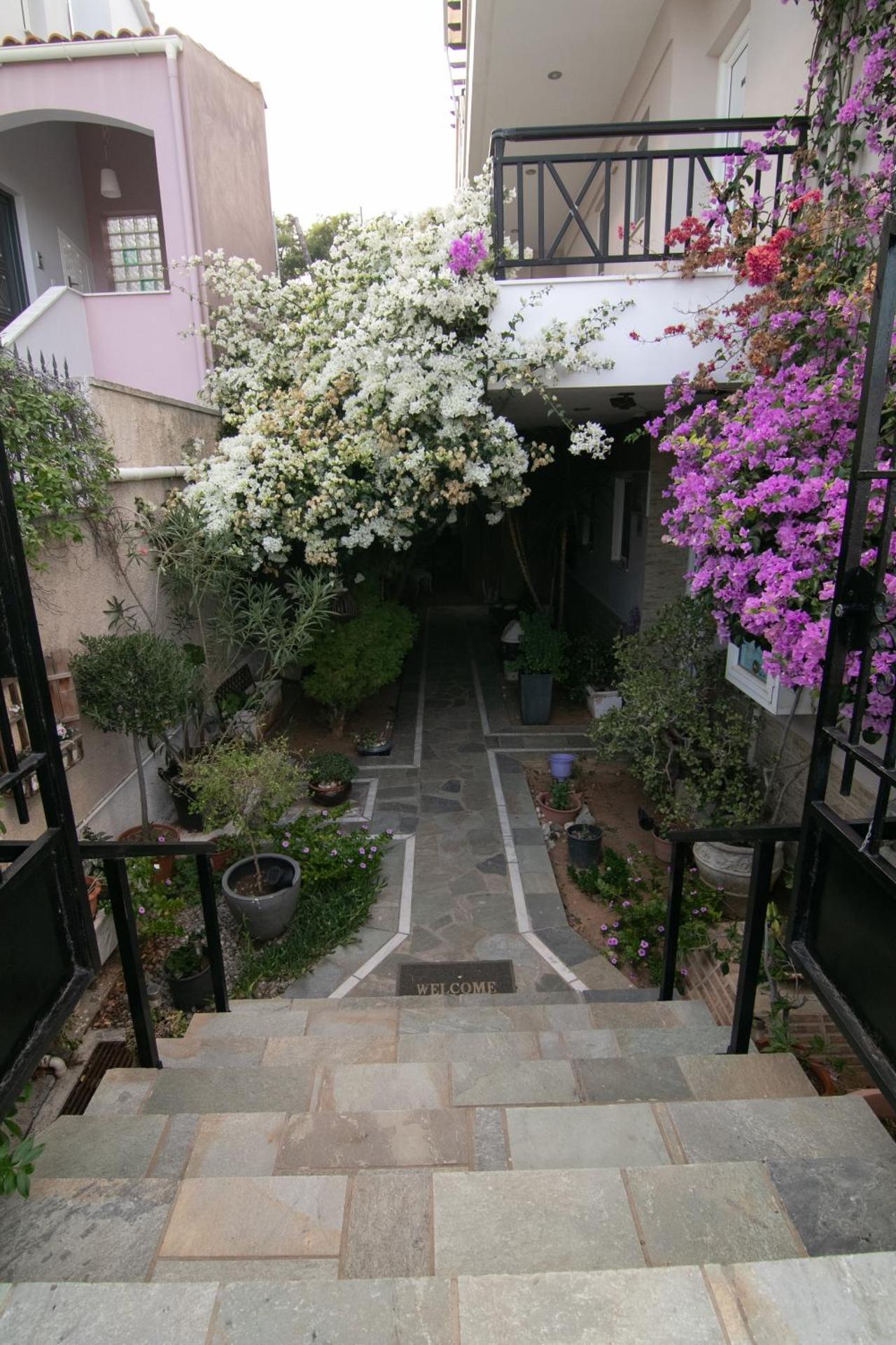 Malvasia Corner Studios - ex Romeo's House