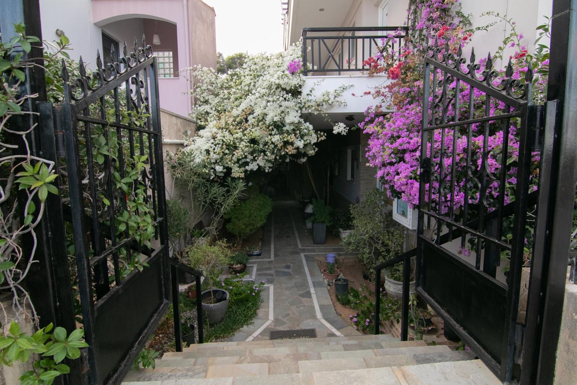 Malvasia Corner Studios - ex Romeo's House