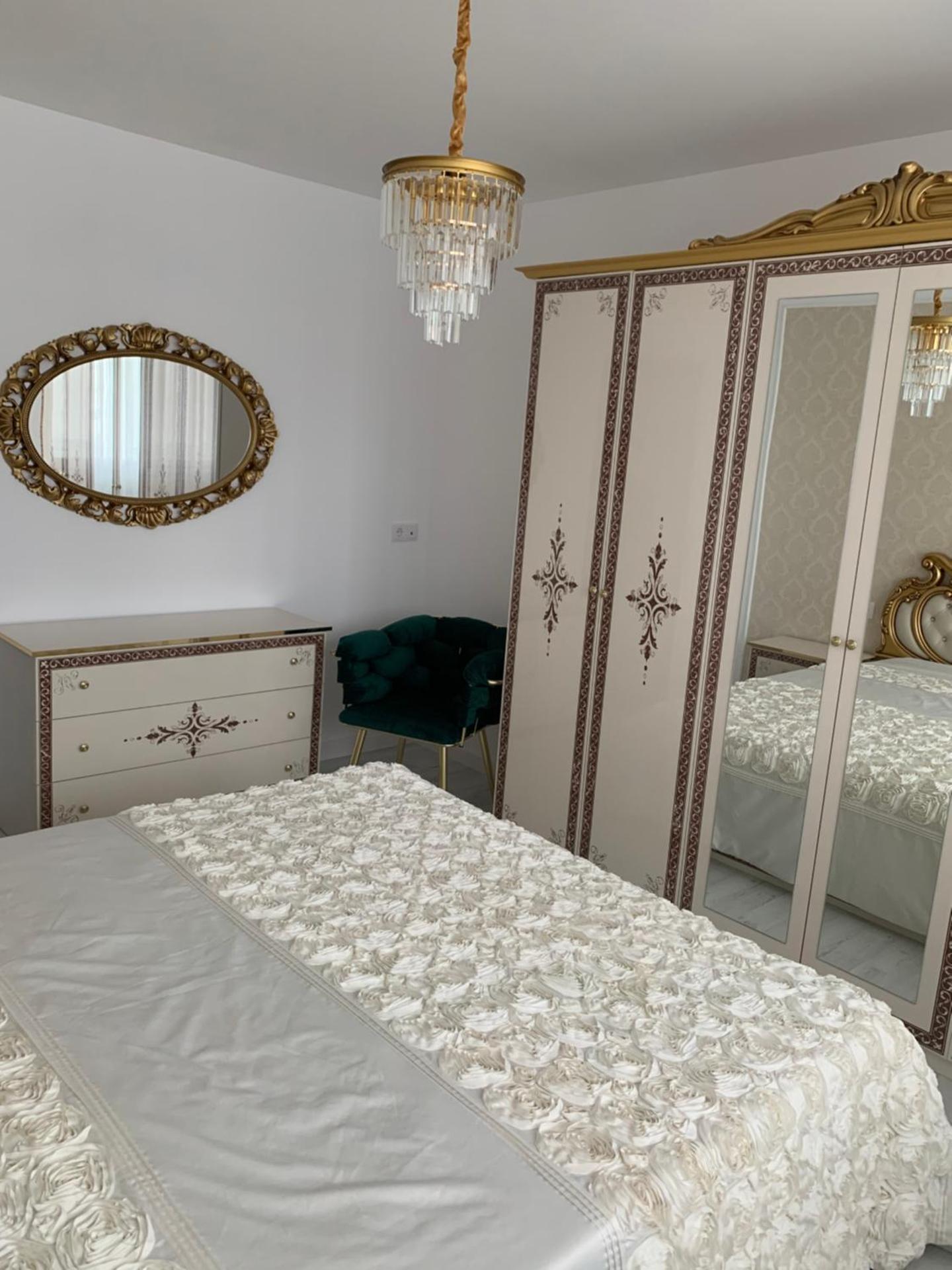 Slatina Cornisiei apartament central 2 camere și living