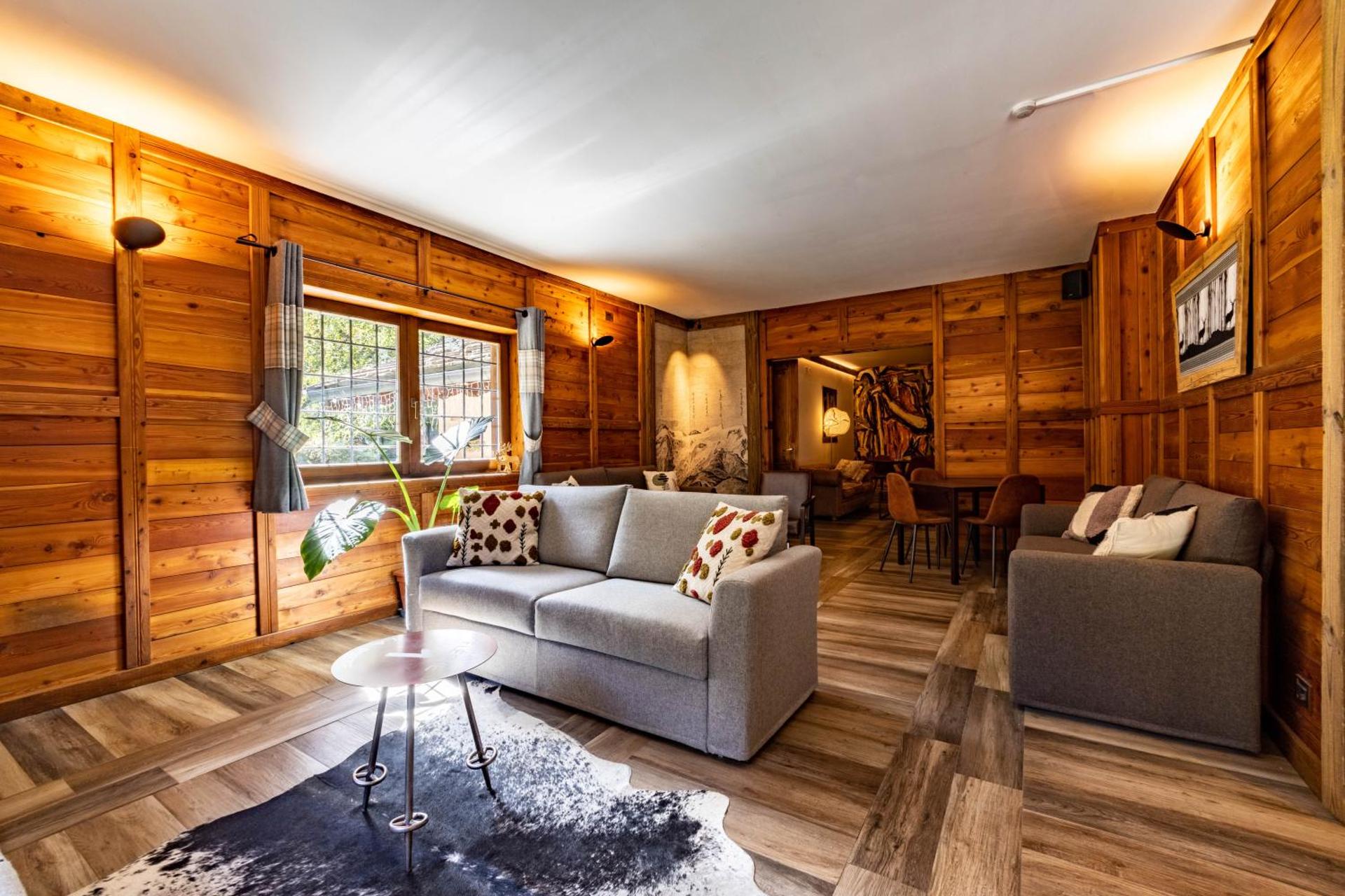 Communal lounge/ TV room