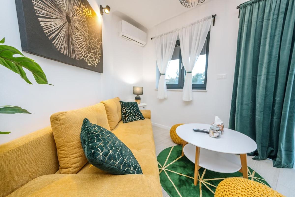 LuxStay Apartments APT3 - Private Parking, Terrace