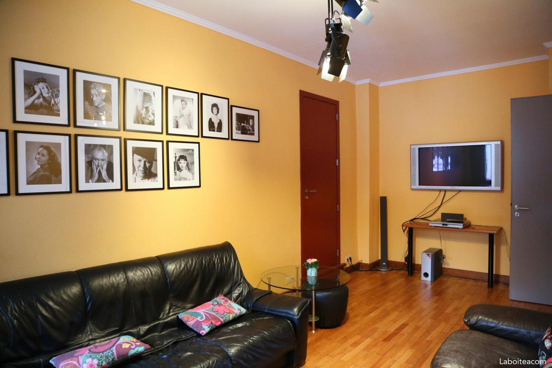 Communal lounge/ TV room