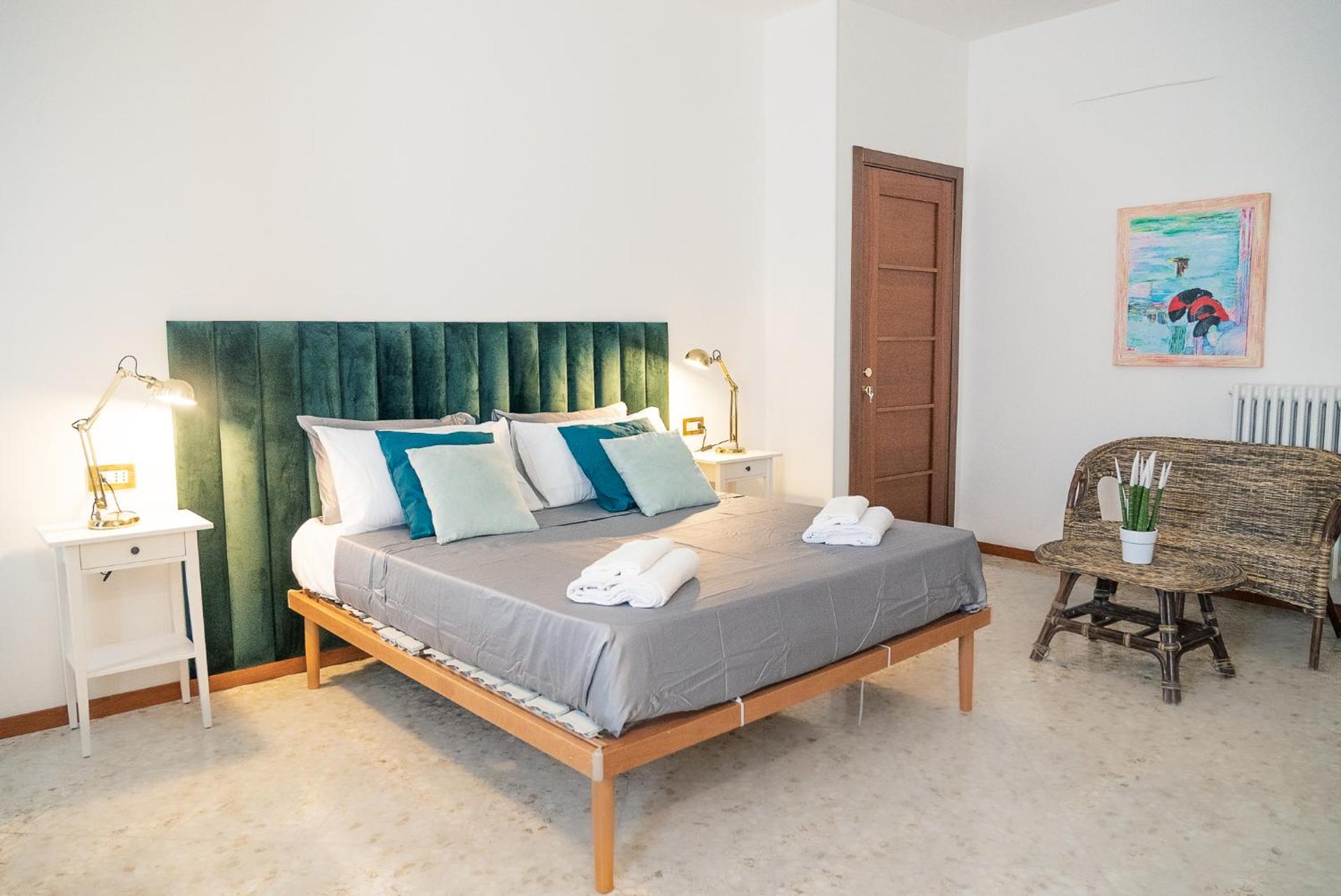 BARI CITY HUB _ Locazione Turistica