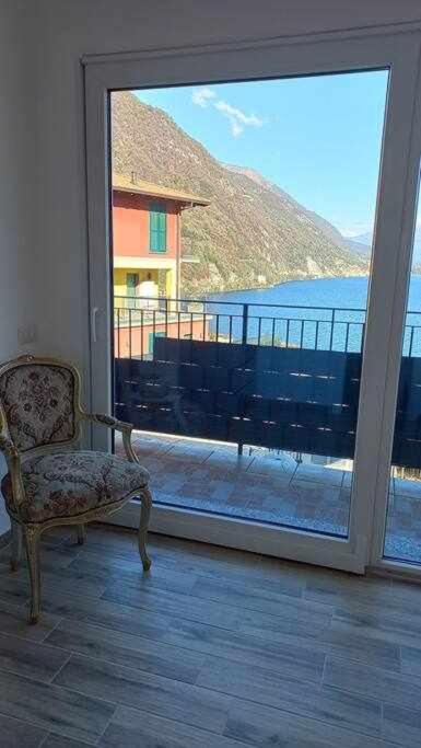 Una terrazza sul lago