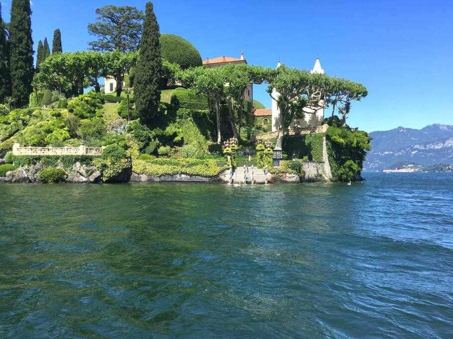 Una terrazza sul lago
