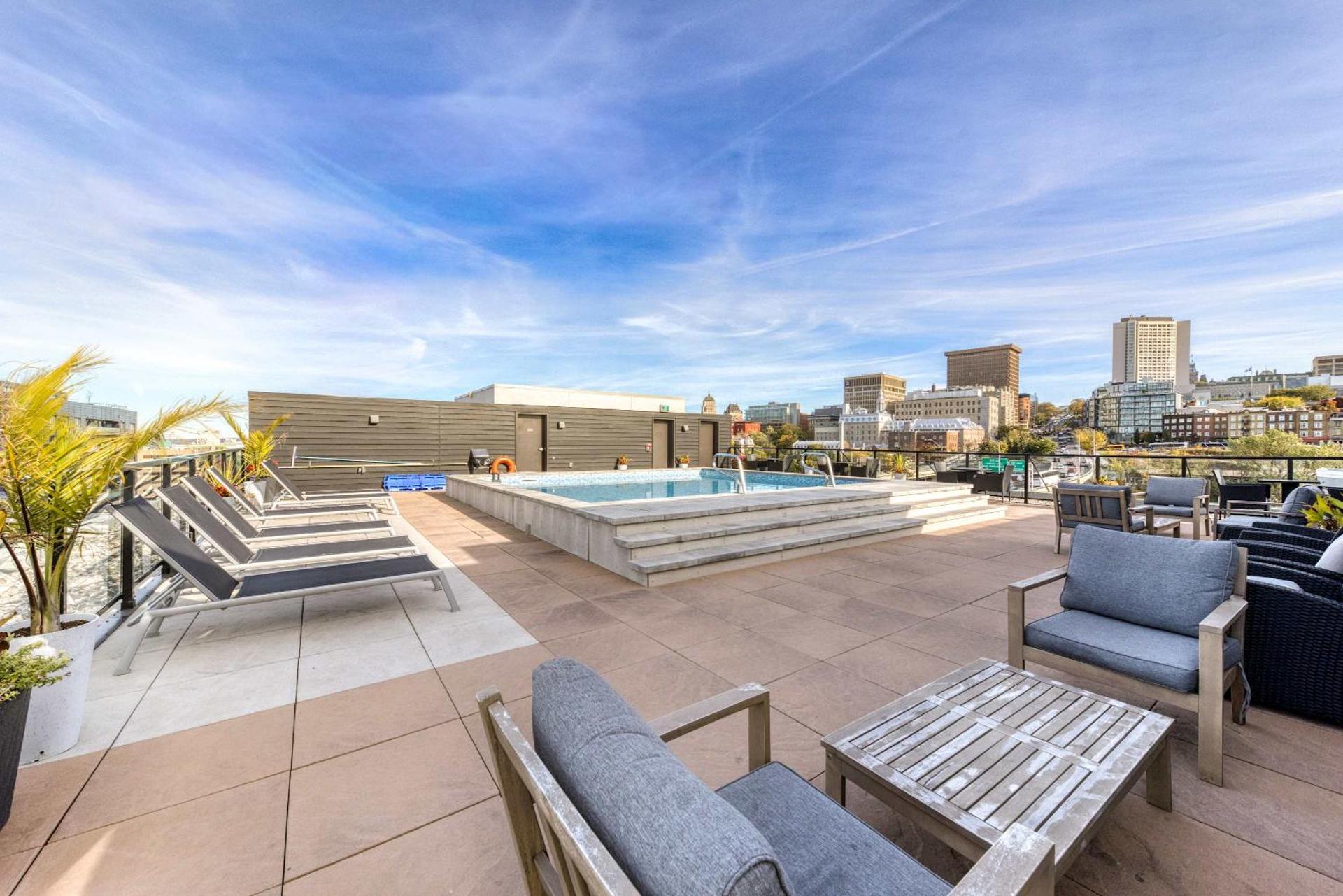 Appartement Luxe, Incredible Sunset View, Pool, Parking, Near Old Québec