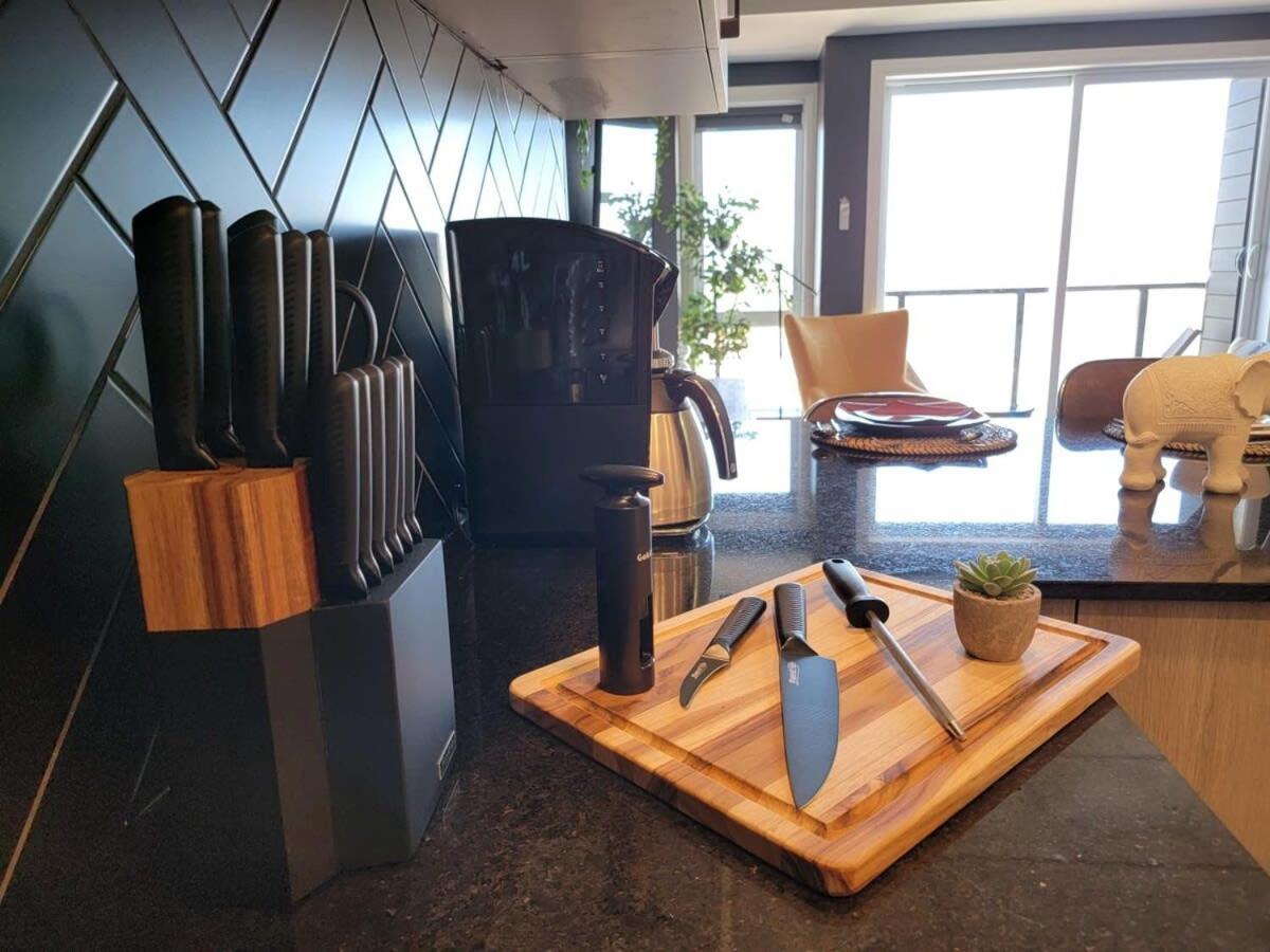 Appartement Luxe, Incredible Sunset View, Pool, Parking, Near Old Québec