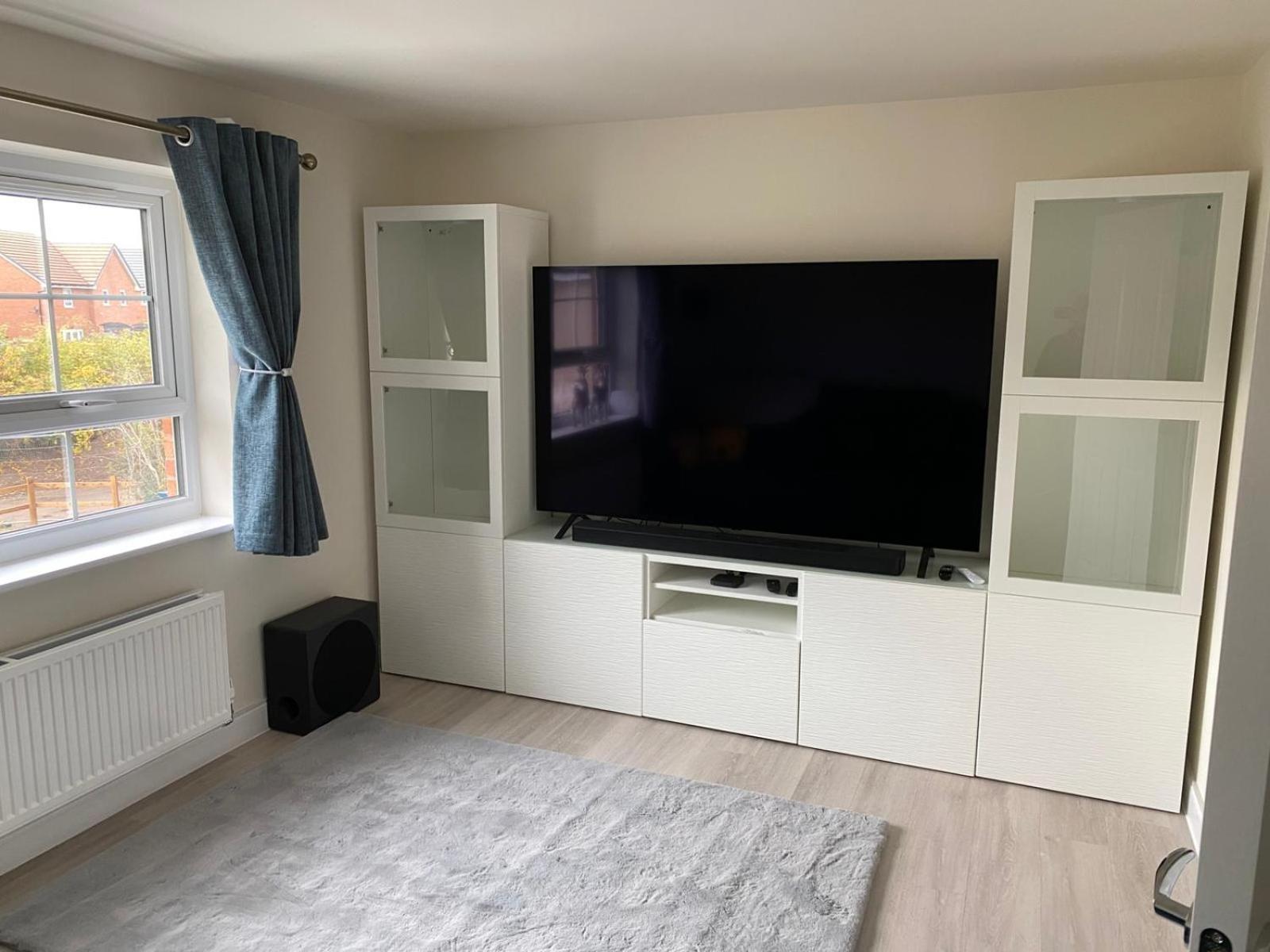 Communal lounge/ TV room