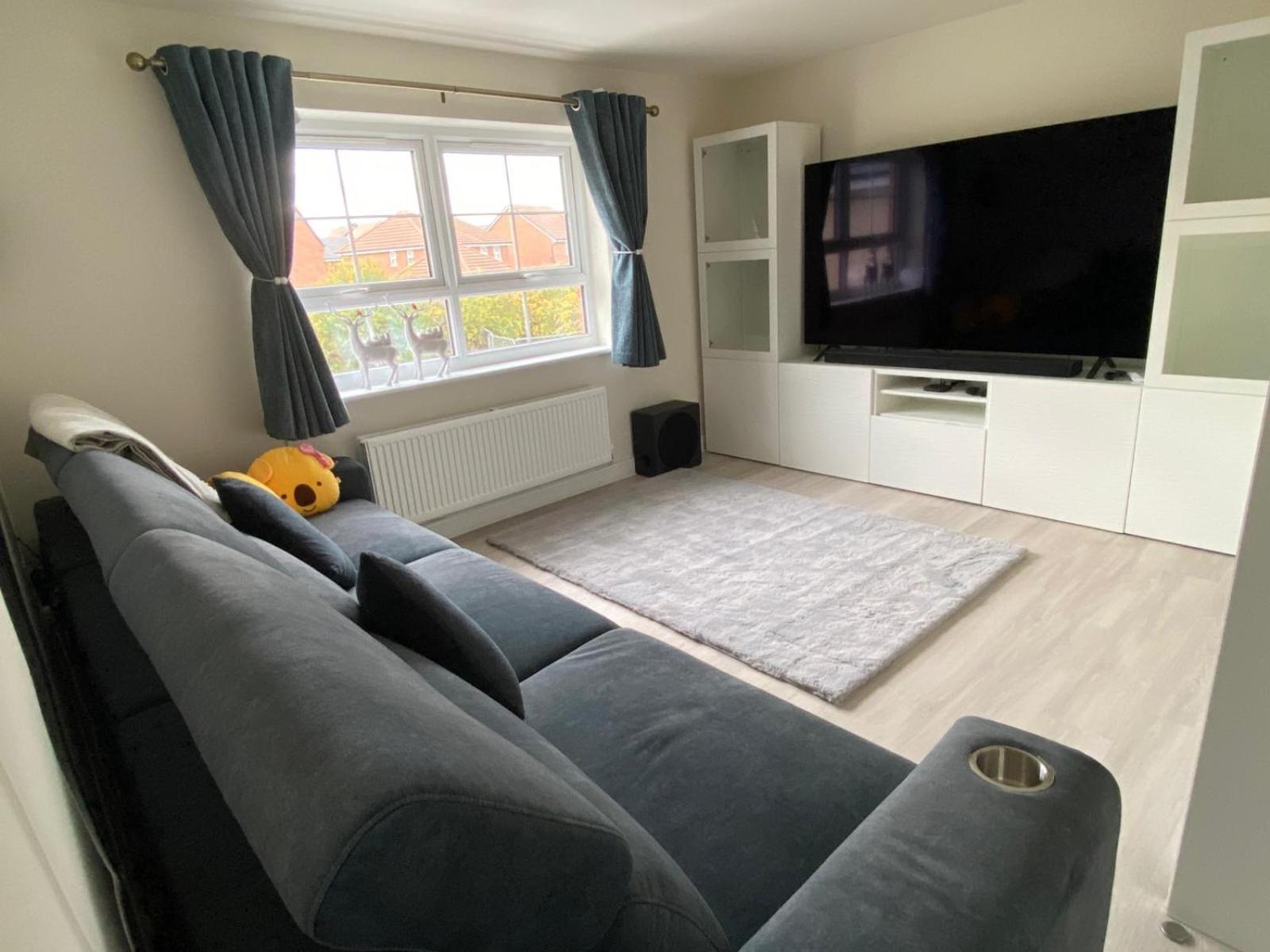 Communal lounge/ TV room