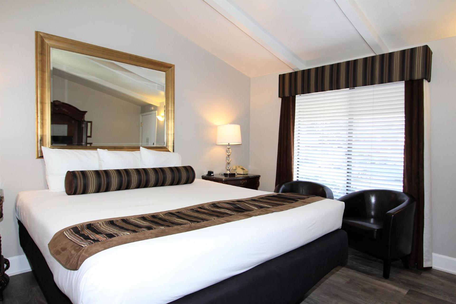 Monterey Peninsula Inn