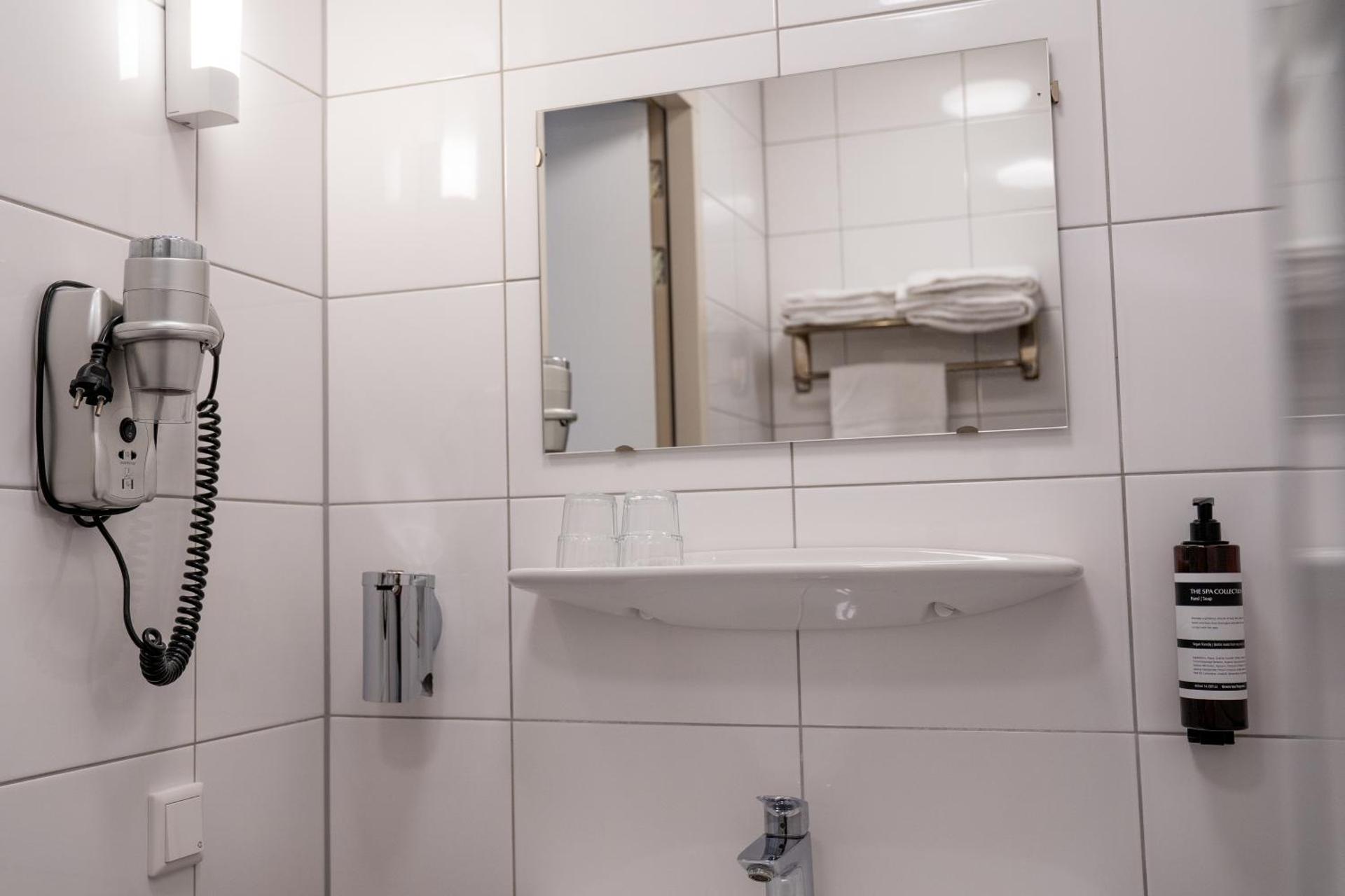 Standard Double Room with Two Single Beds