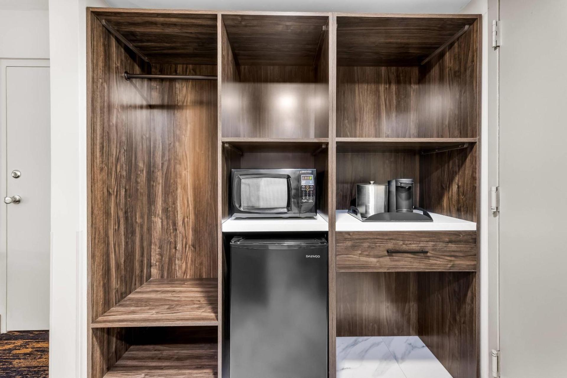 Coffee/tea facilities