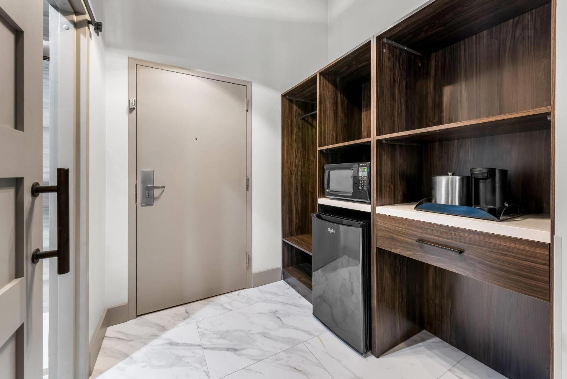 Coffee/tea facilities