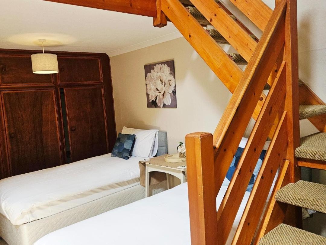 Family Room (2 Adults + 2 Children)