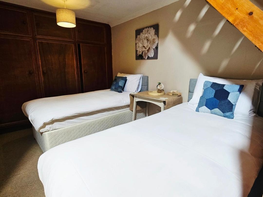 Family Room (2 Adults + 2 Children)