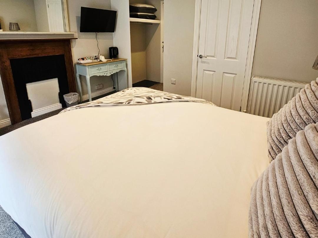 Double Room (1 Adult + 1 Child)