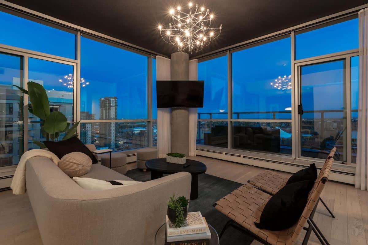 2 Storey Penthouse Panoramic Views Parking Stampede