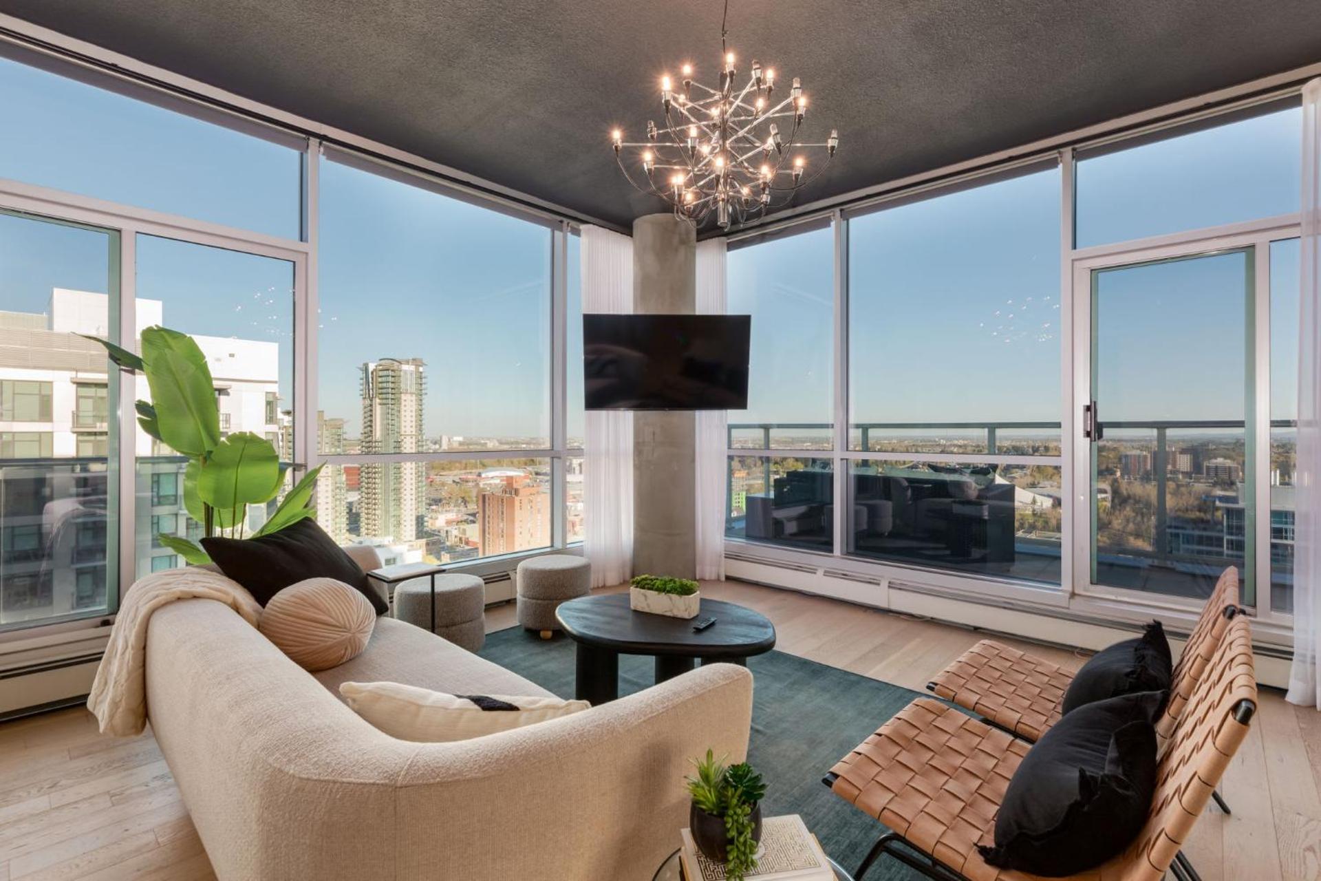 2 Storey Penthouse Panoramic Views Parking Stampede