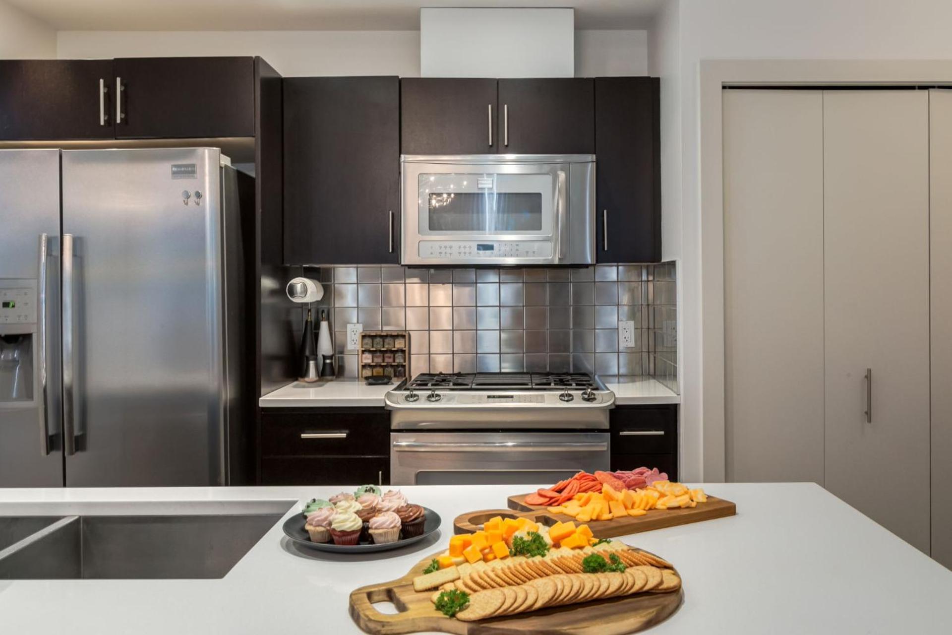 2 Storey Penthouse Panoramic Views Parking Stampede