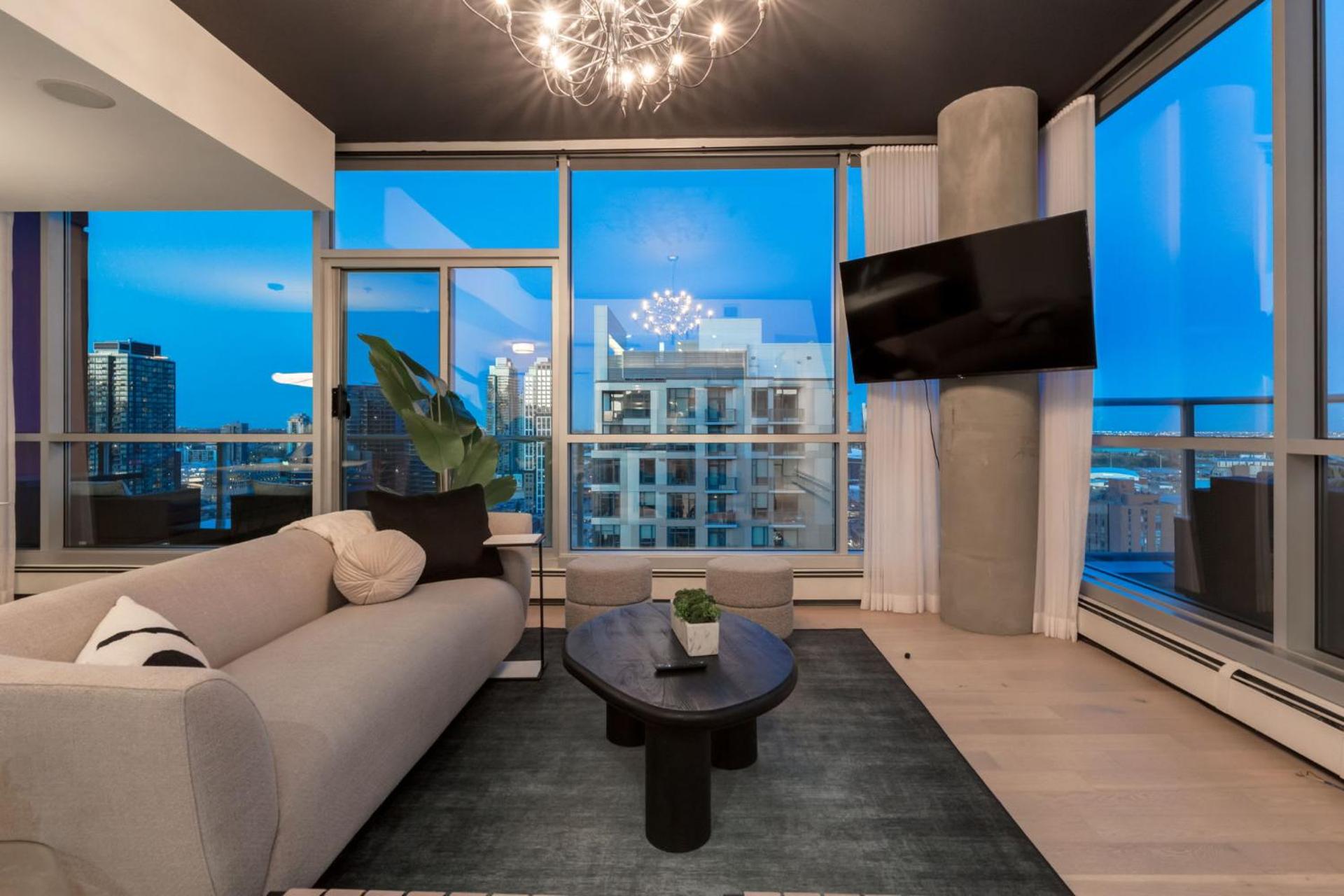 2 Storey Penthouse Panoramic Views Parking Stampede