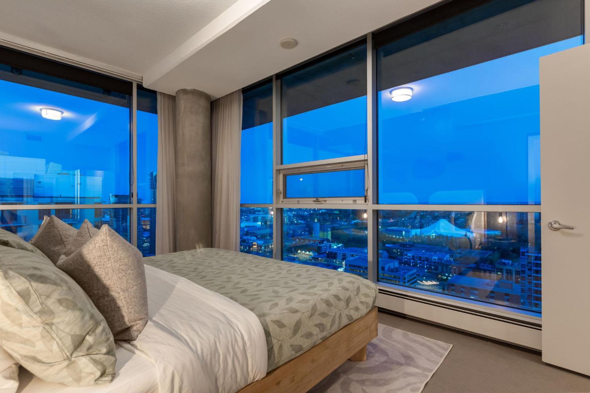 2 Storey Penthouse Panoramic Views Parking Stampede