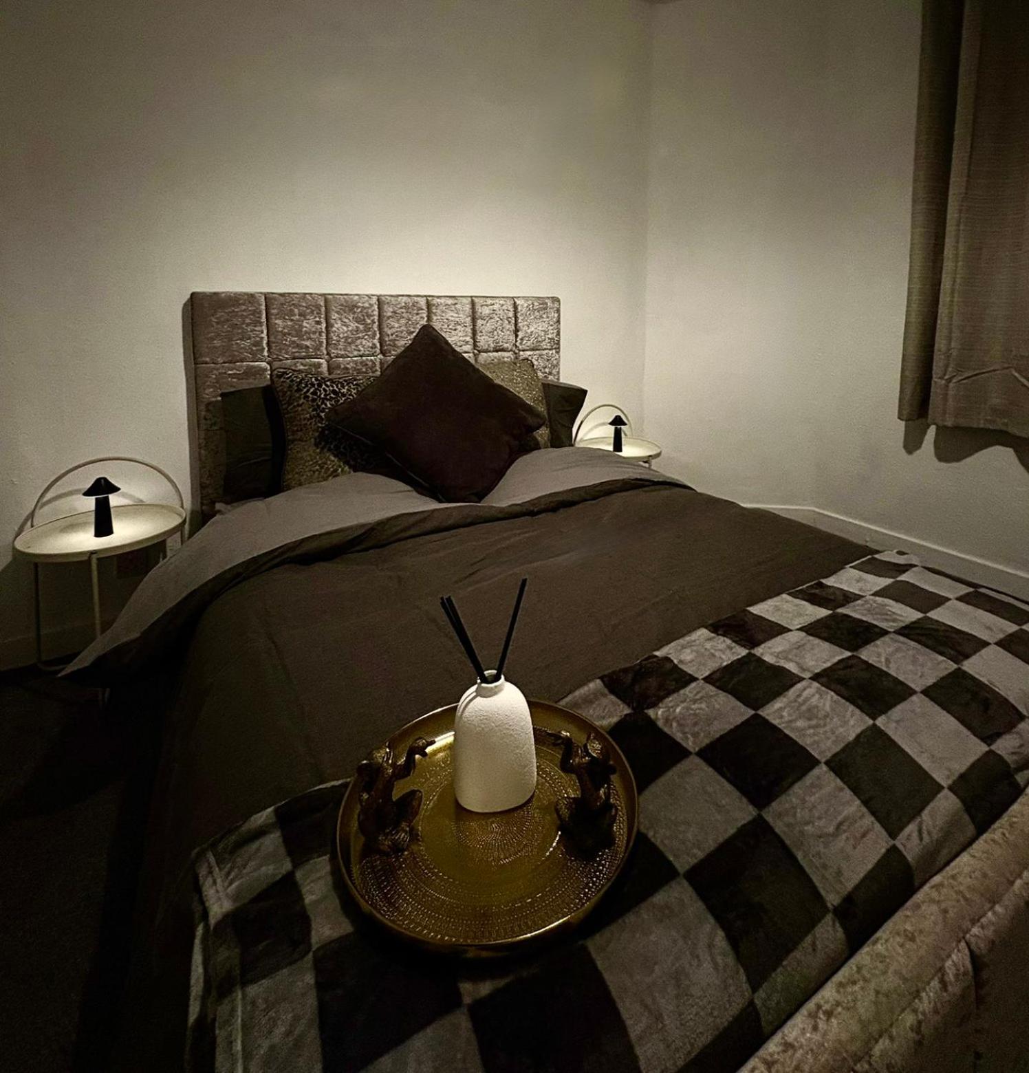 Cozy corner-Sleeps 8 guest Entire house Glasgow very central