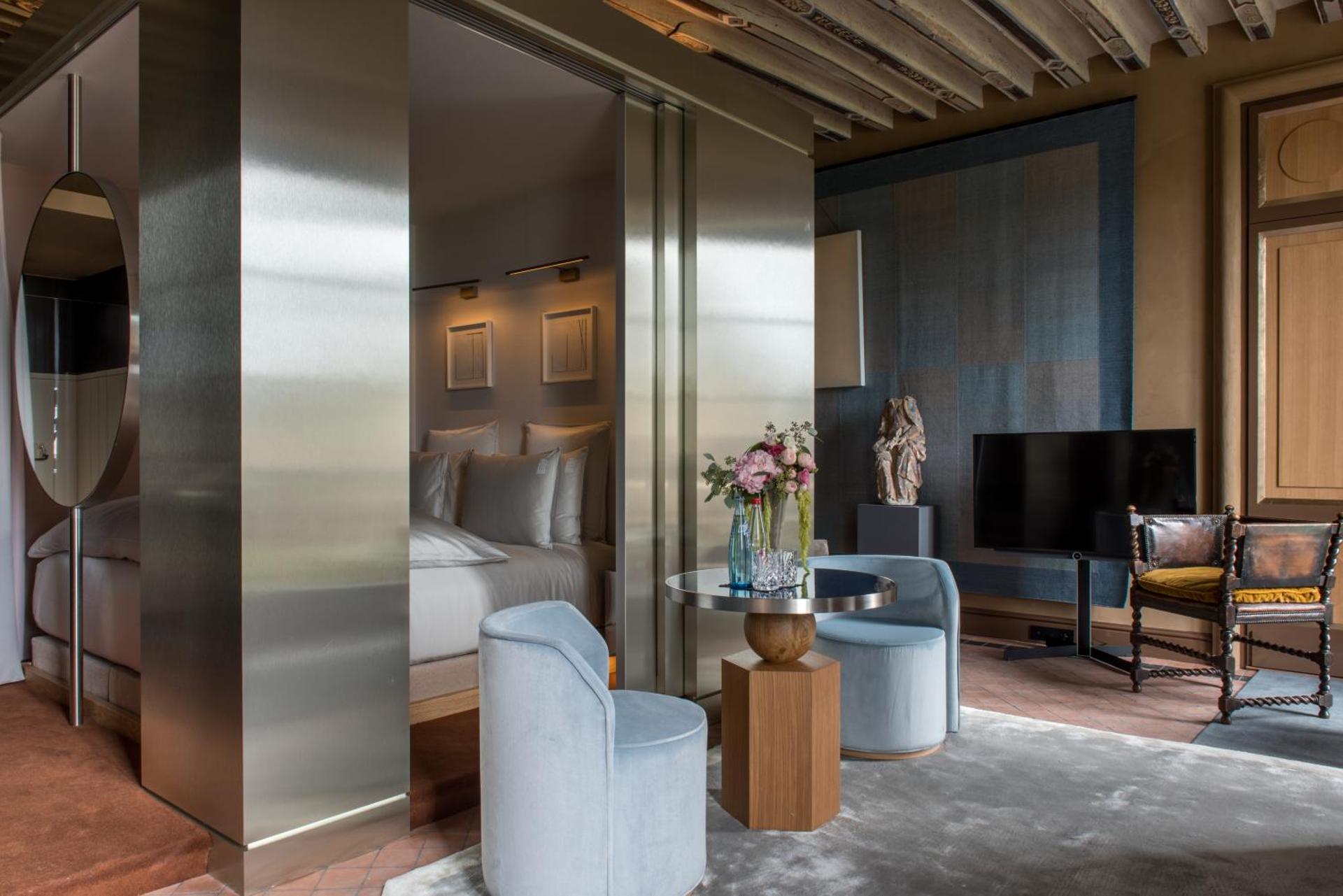 Communal lounge/ TV room