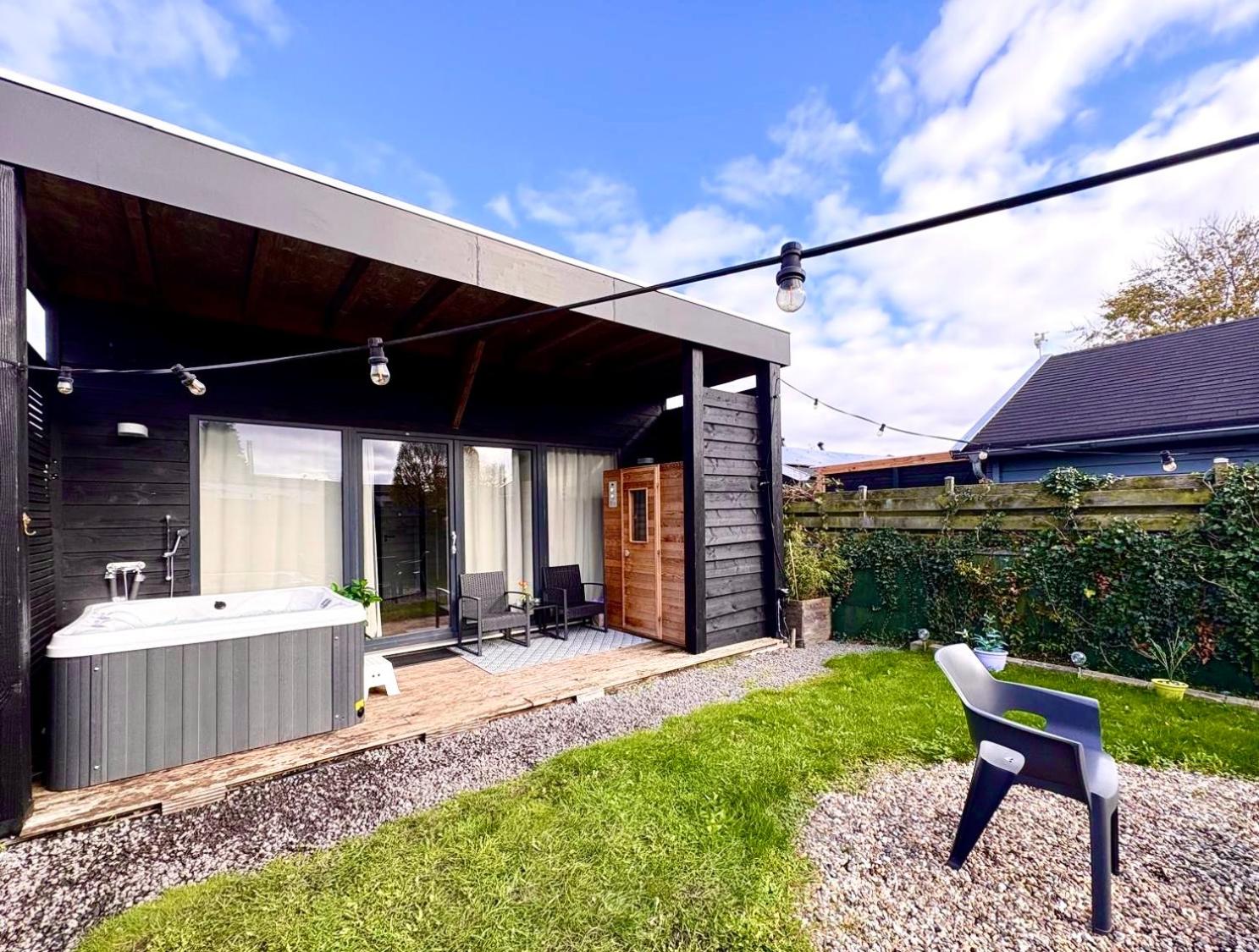 Family house with garden & jacuzzi & sauna near Amsterdam