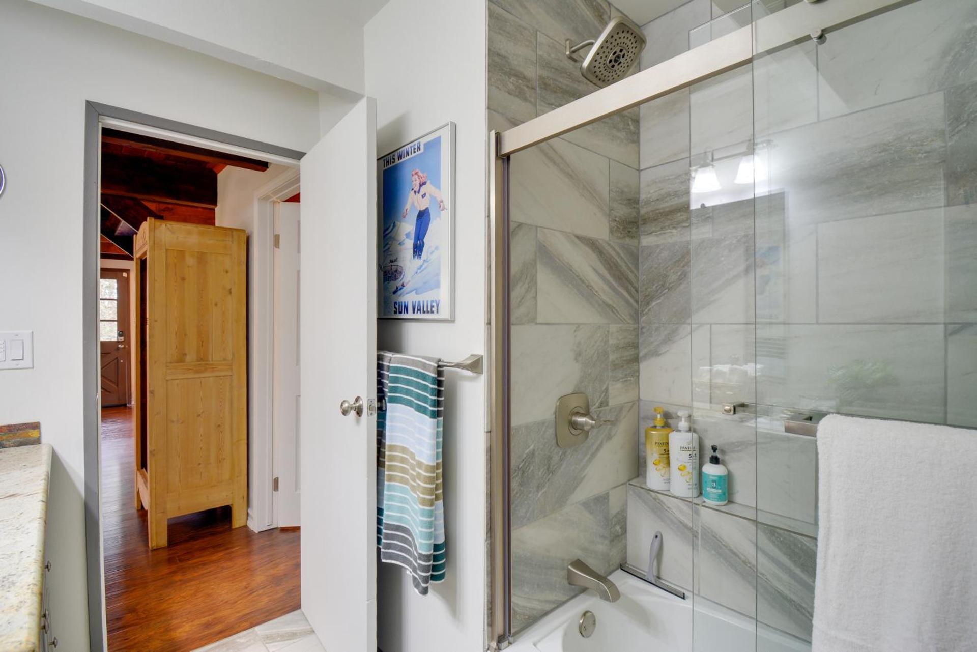 Coastal Cabin with Puget Sound and Rainier Views!