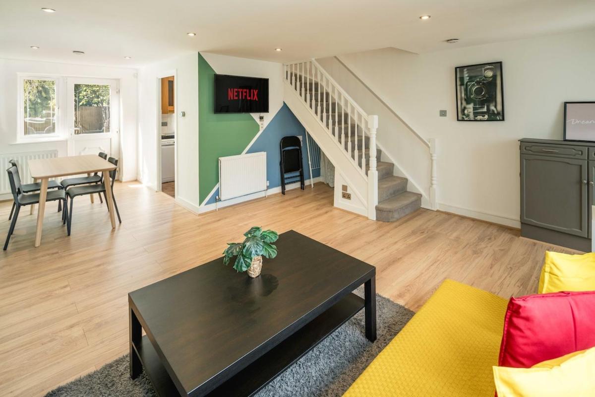 Family-Friendly 3-Bed House with Huge Garden