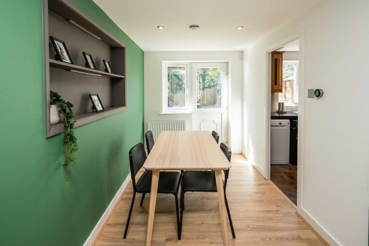 Family-Friendly 3-Bed House with Huge Garden