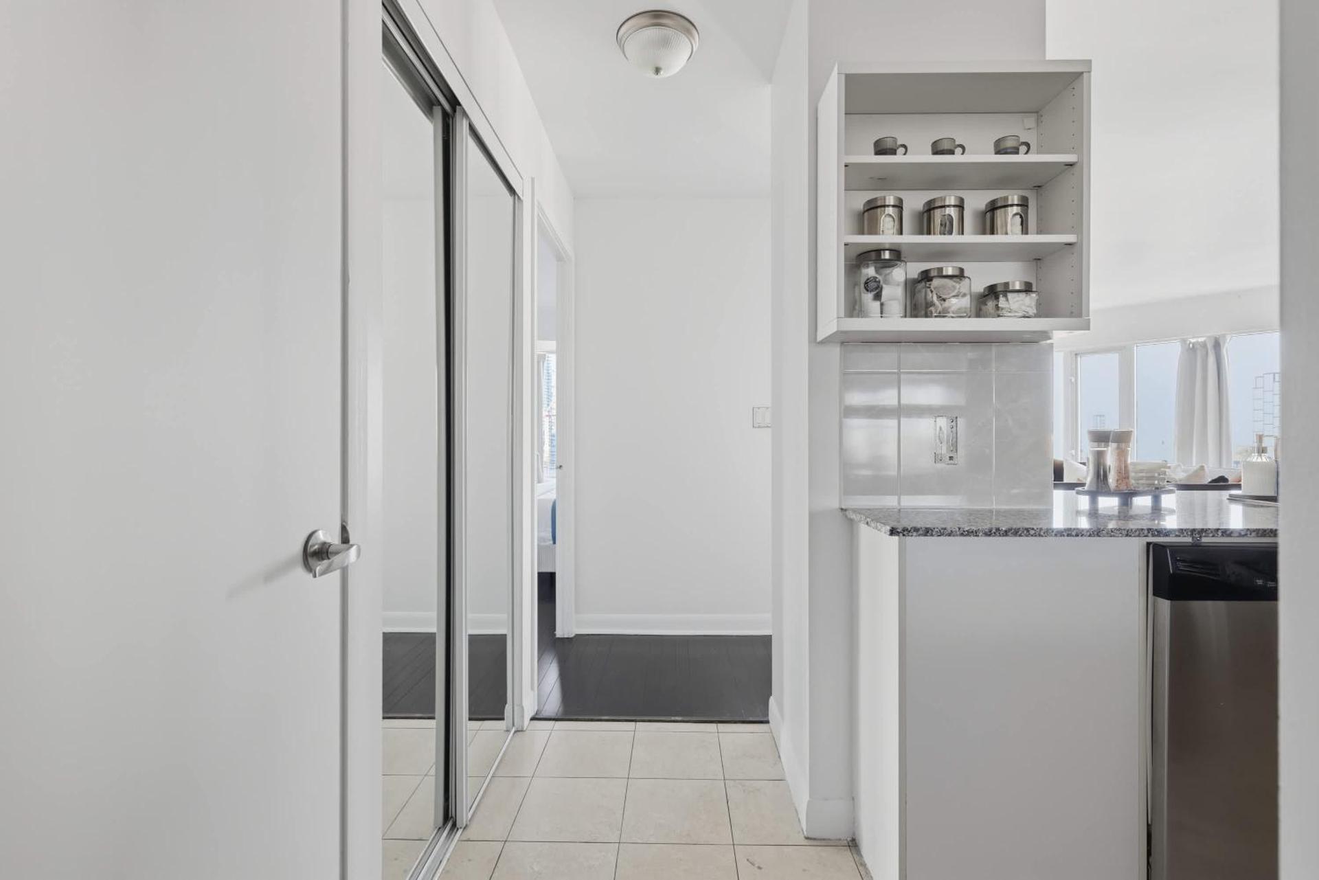 Stylish 2BR Downtown Escape Prime Victoria Spot