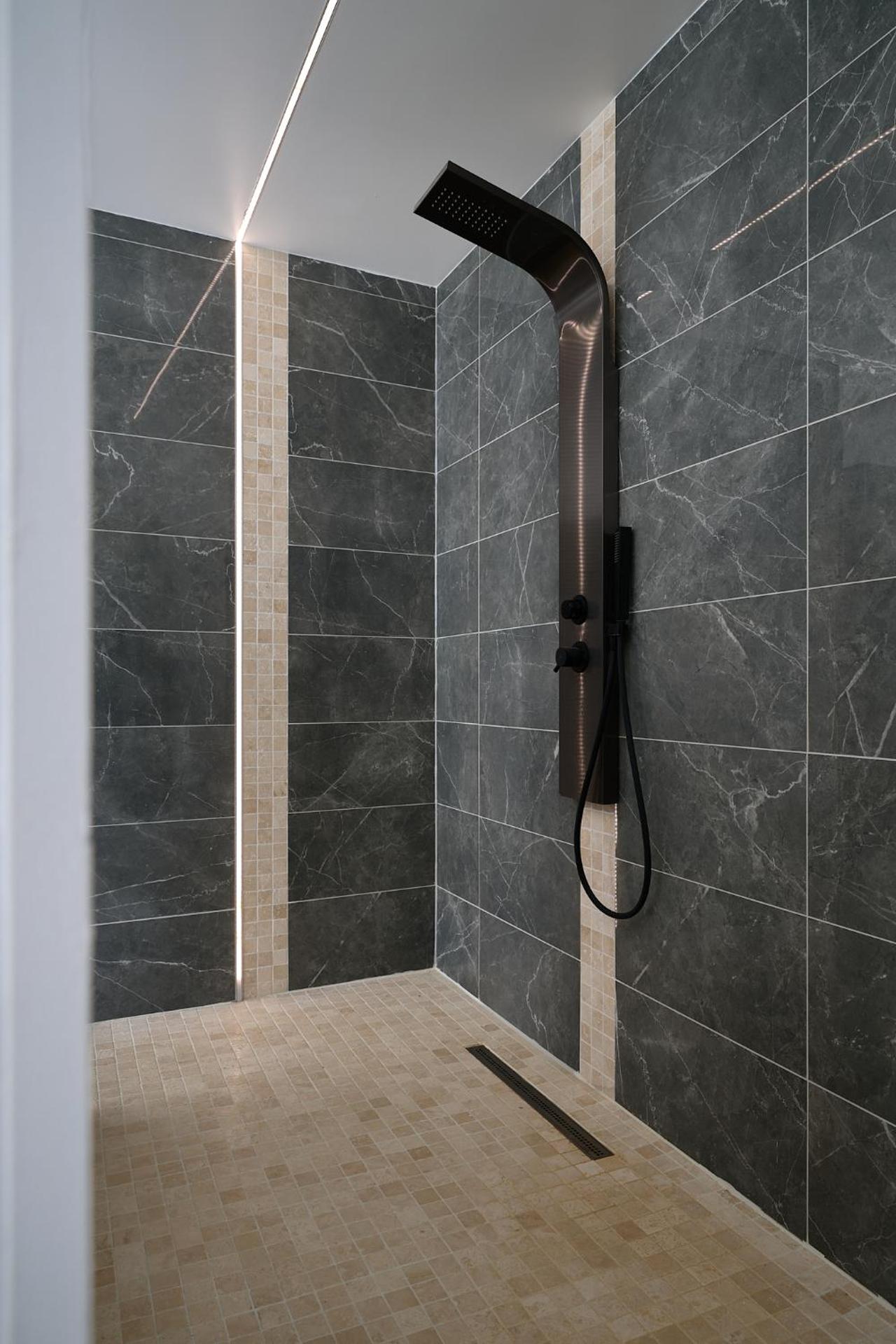 Paris Premium Family House