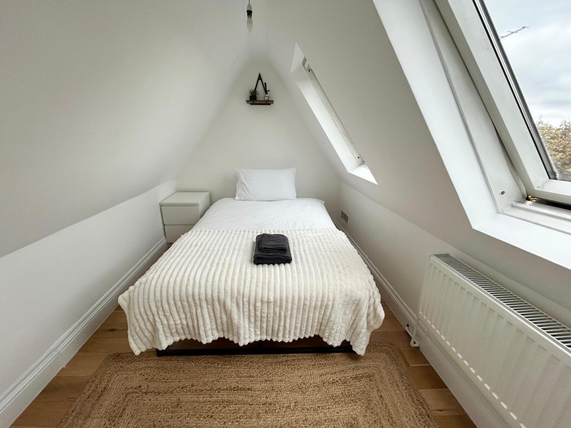 Cosy 3 Bedroom Flat, Hackney Central