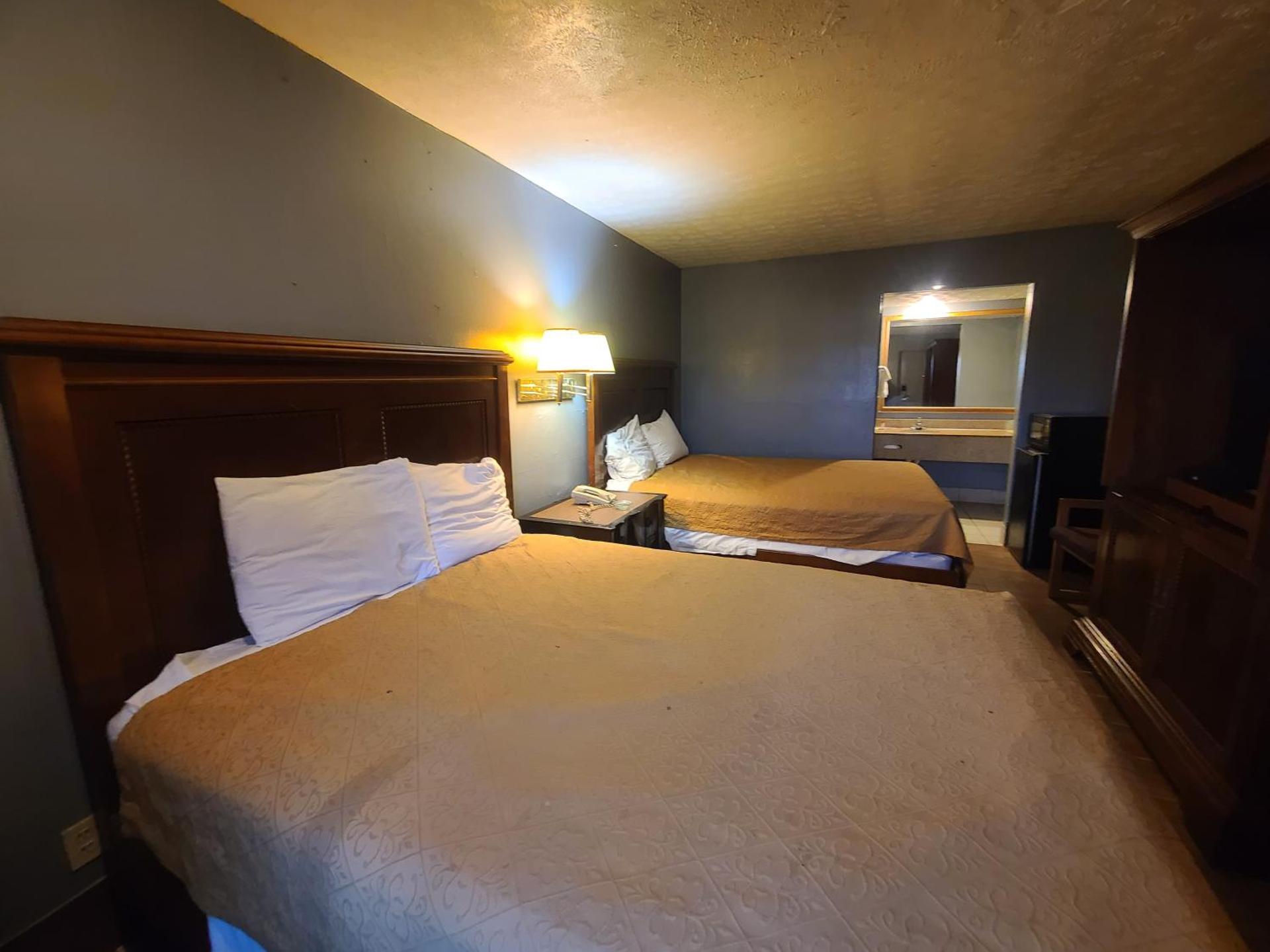 Queen Room with Two Queen Beds - Smoking