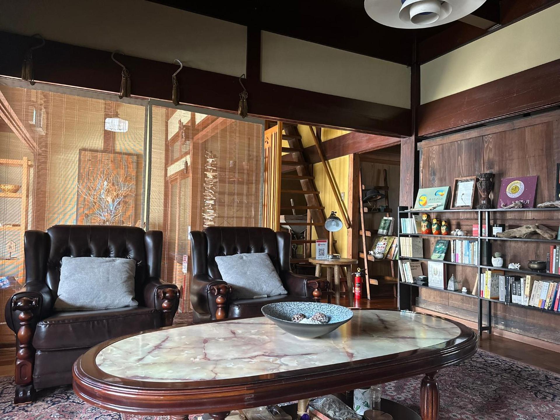 Communal lounge/ TV room