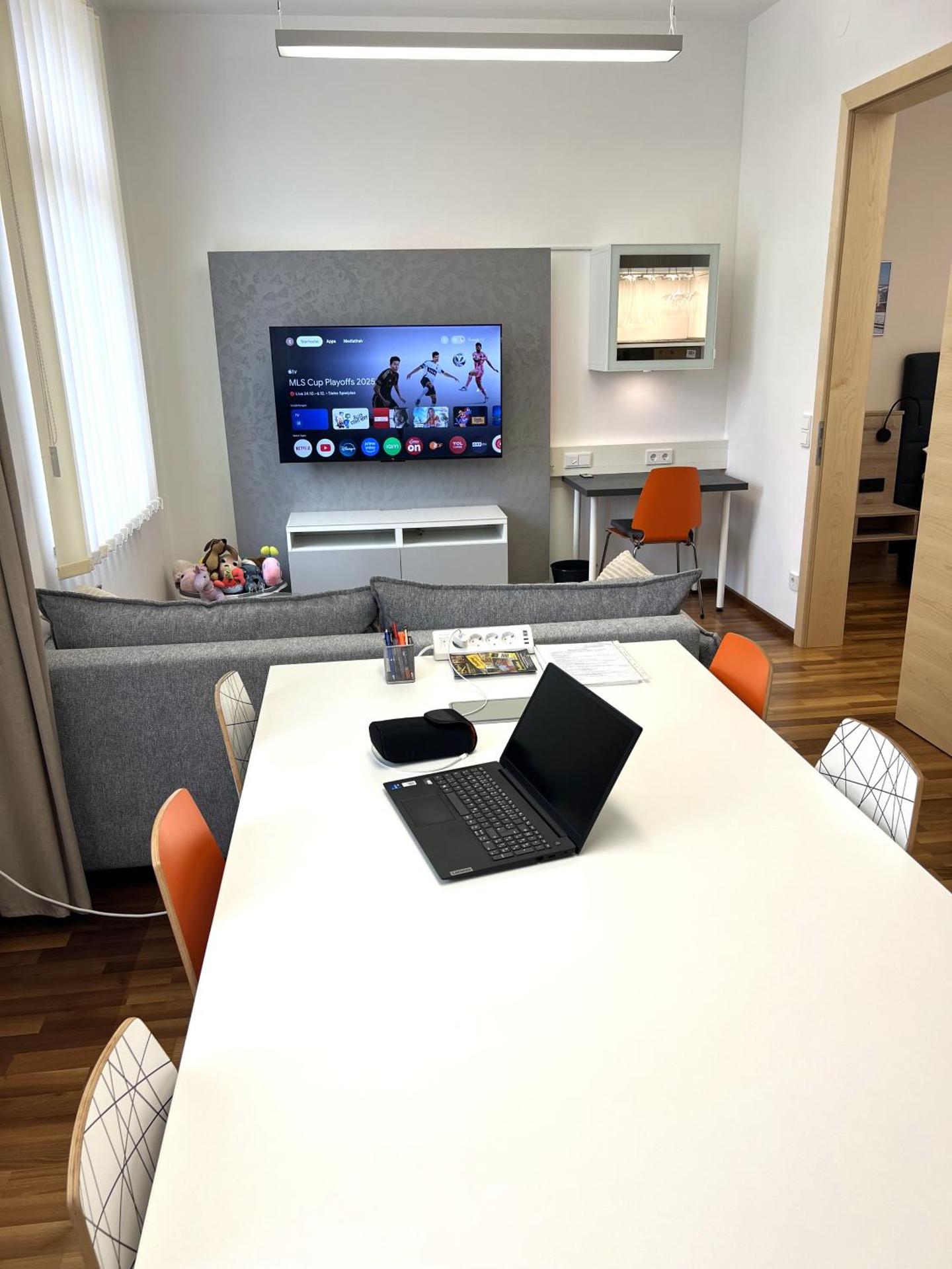 Communal lounge/ TV room